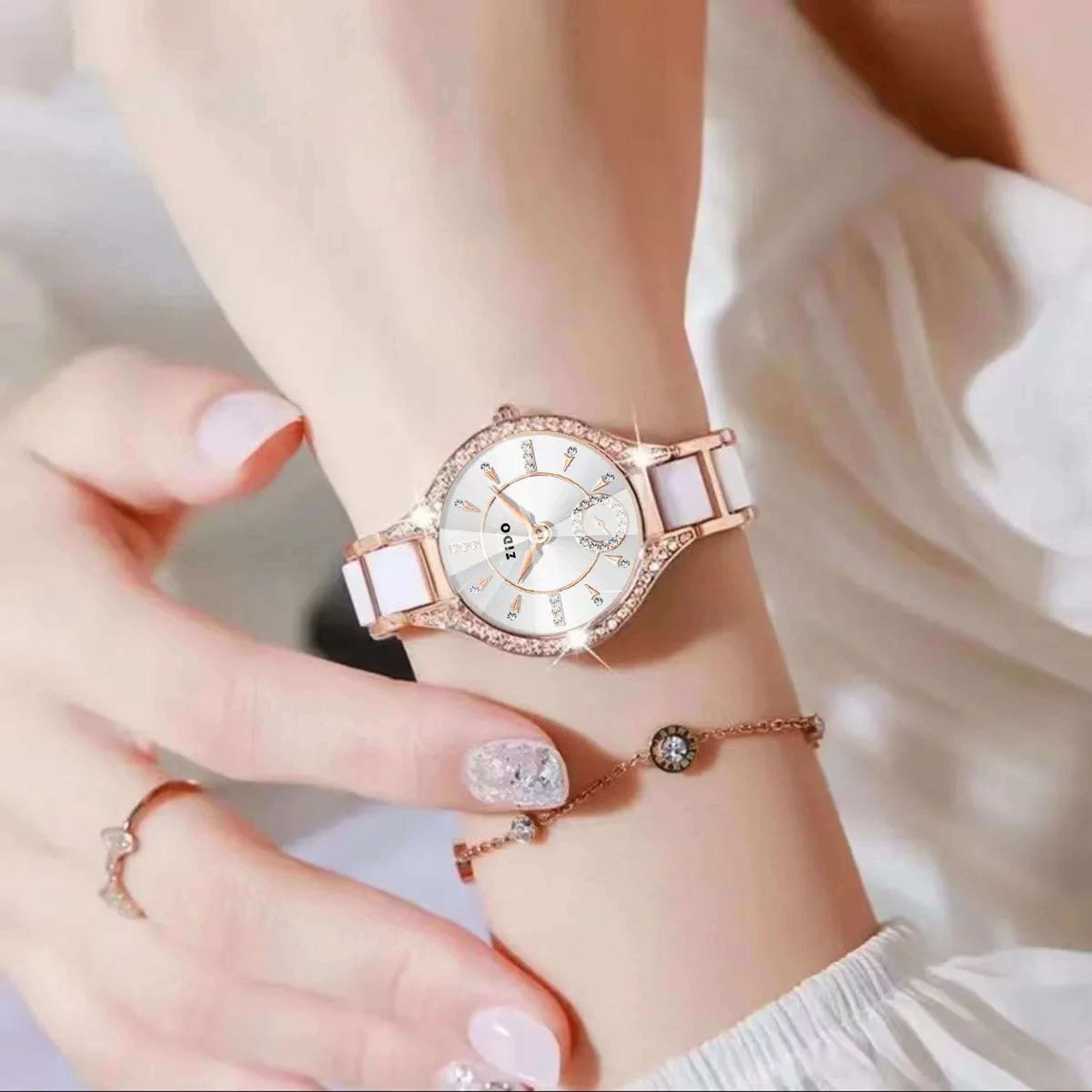 Retro Luxe Diamond Inlaid Womens Waterproof Stainless Steel Quartz Watch 1