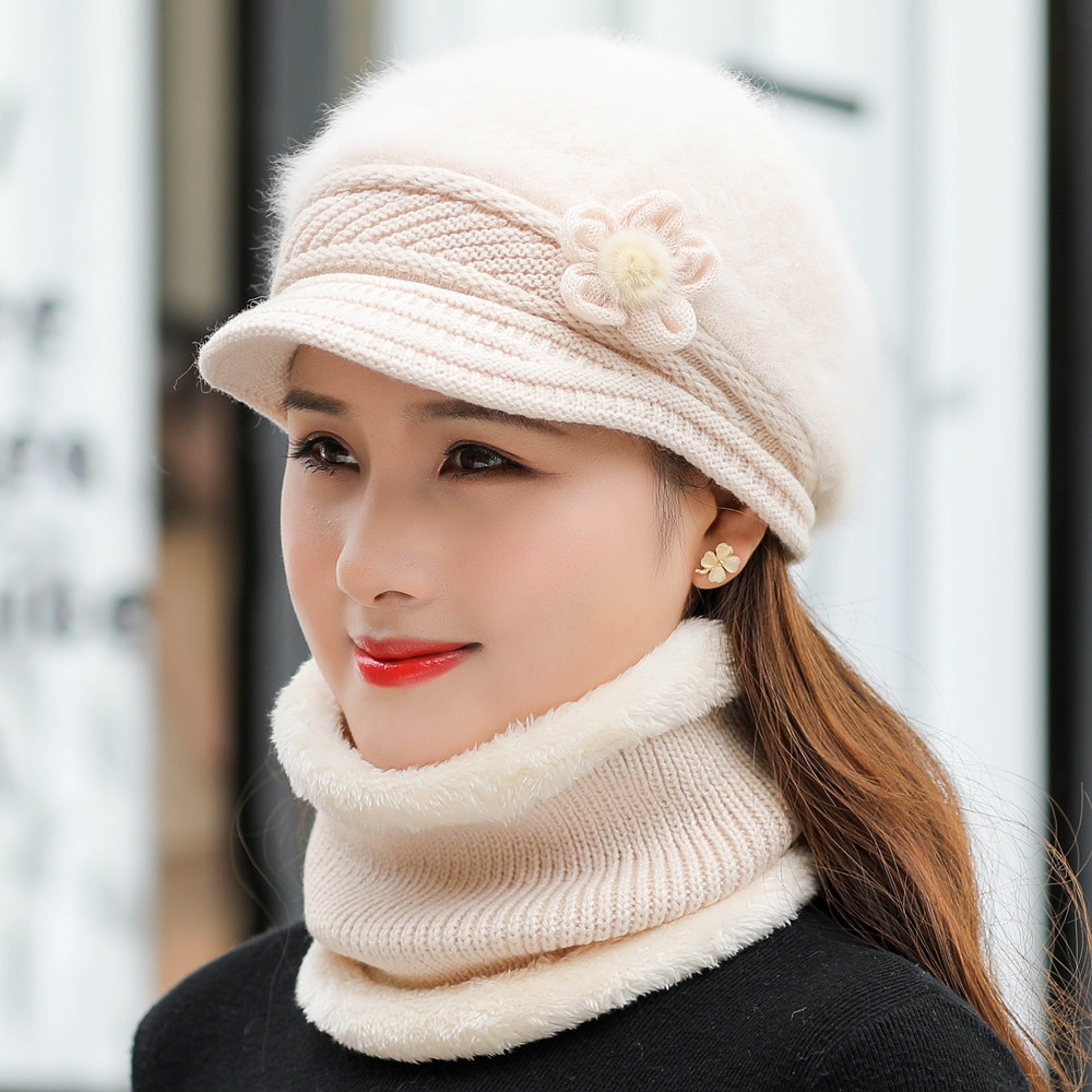 Plush Fur Lined Hat and Scarf Set for Cozy Wind Blocking Winter Comfort – view 10
