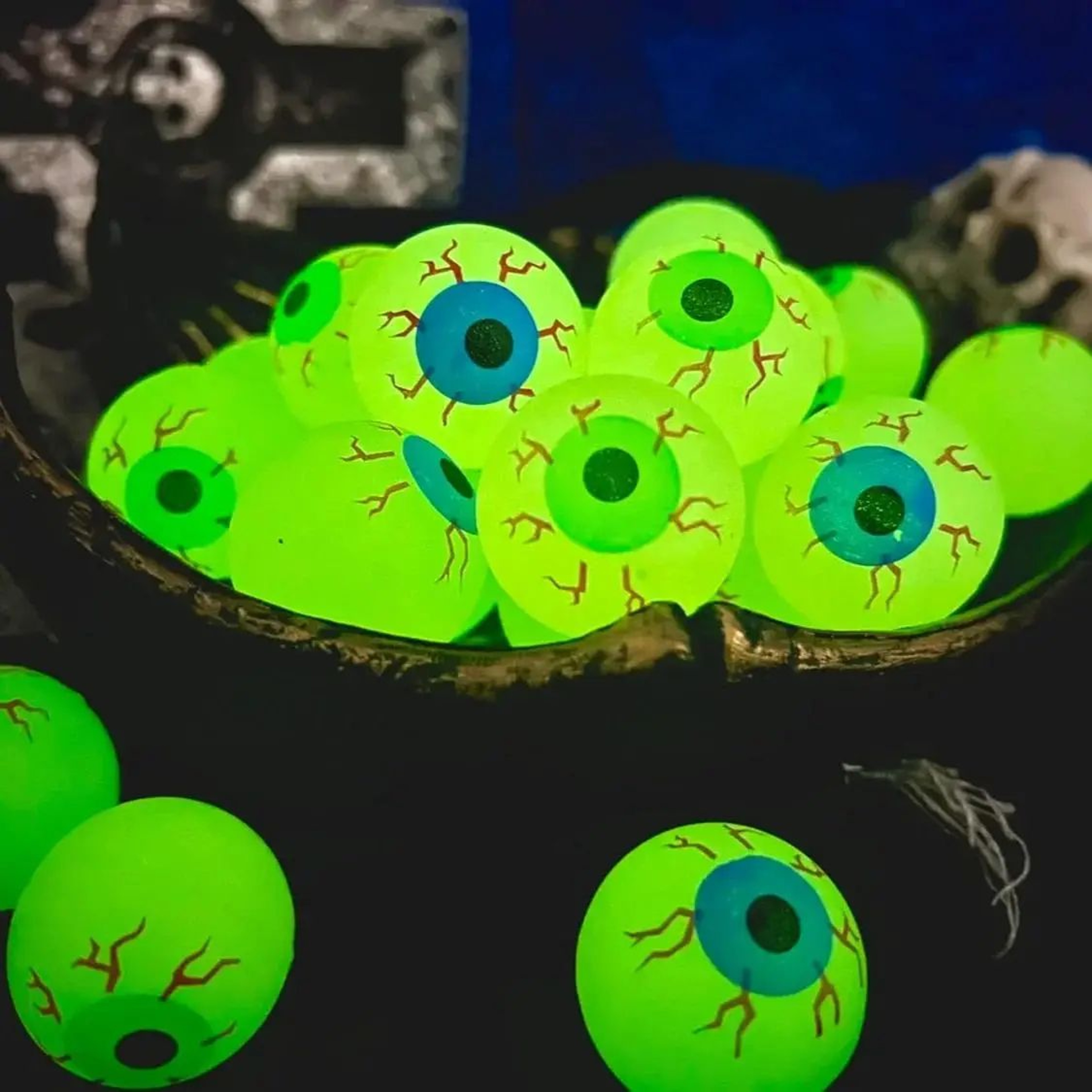 Glow In The Dark Eyeball Bouncy Balls  Luminous Halloween Toy Balls For Kids Party Favors 3