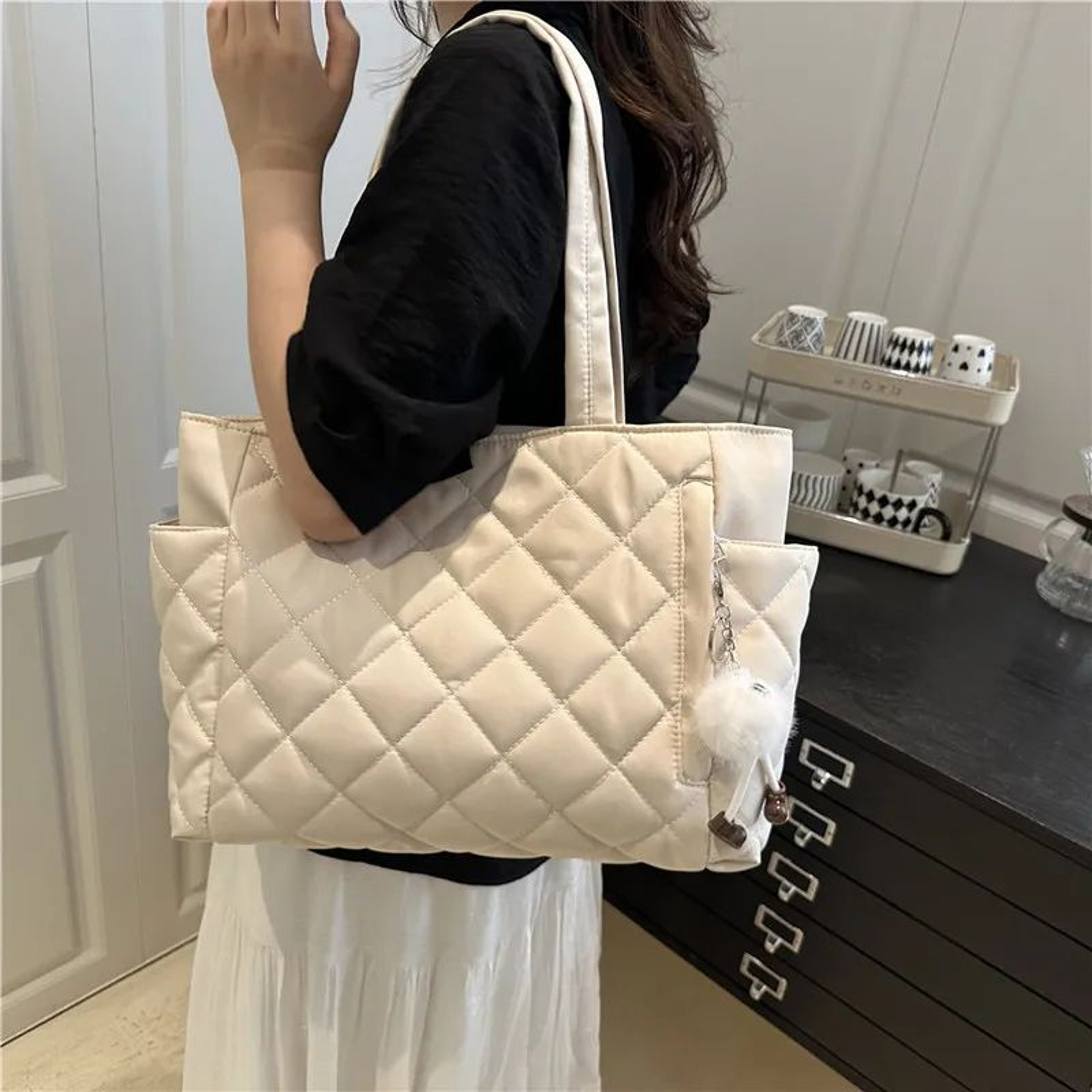 Womens Large Capacity Nylon Shoulder Bag Diamond Pattern Multi Pocket Tote Handbag With Zipper 3