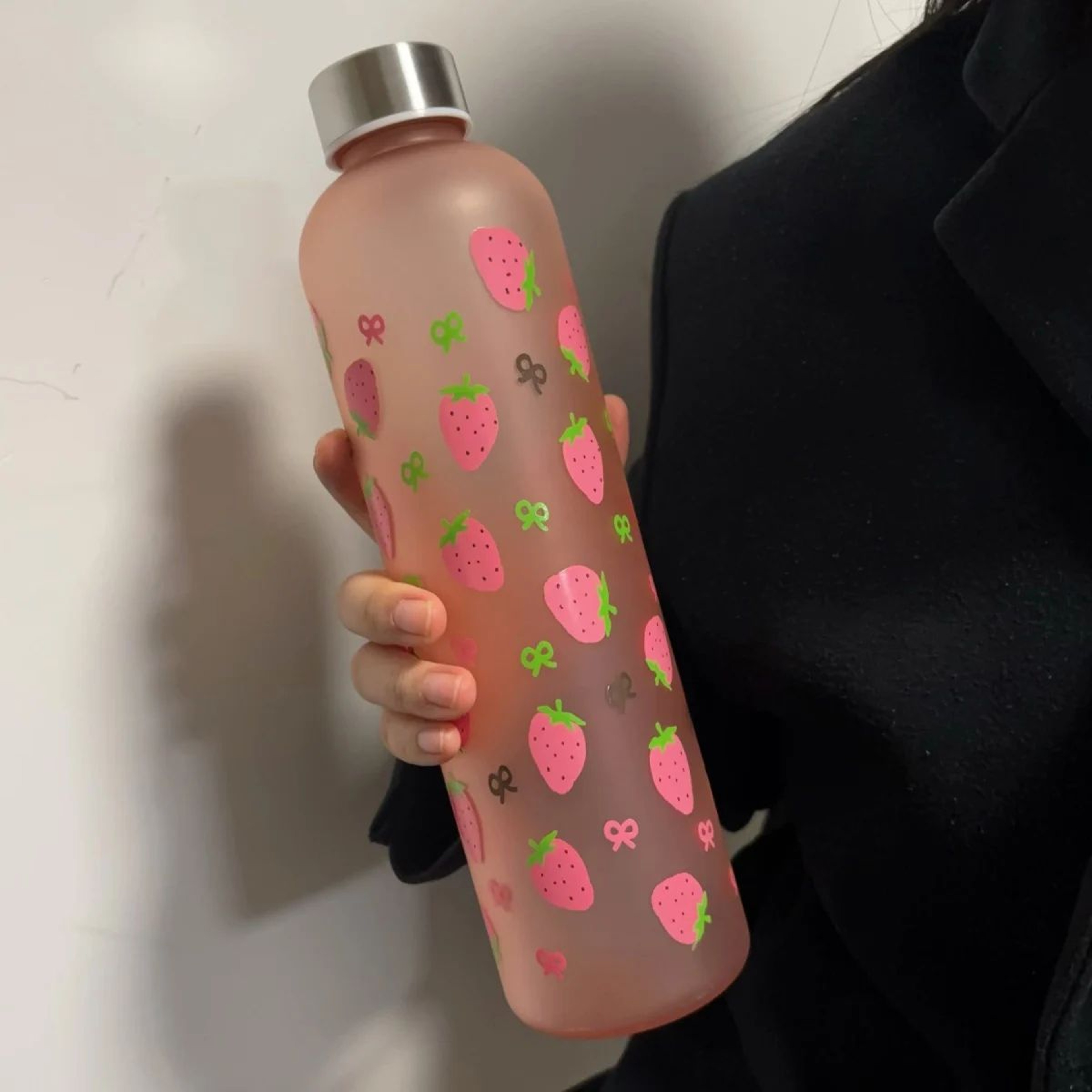 338oz Strawberry Pattern Water Bottle  LeakProof Reusable Portable Drink Bottle With Lid 7