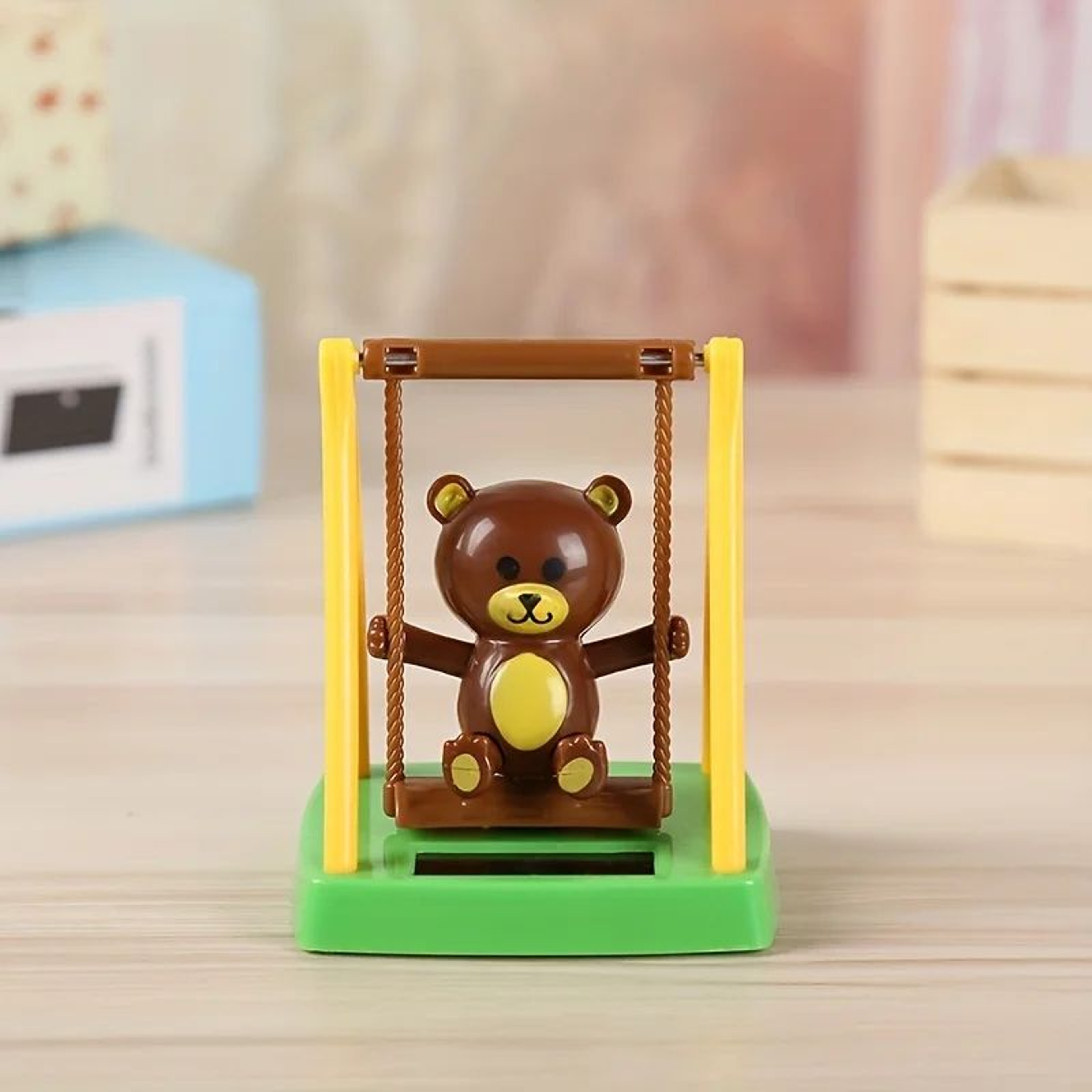 Solar Powered Shaking Head Cartoon Car Dashboard Figurine  Cute Bobblehead Interior Decoration Toy 3