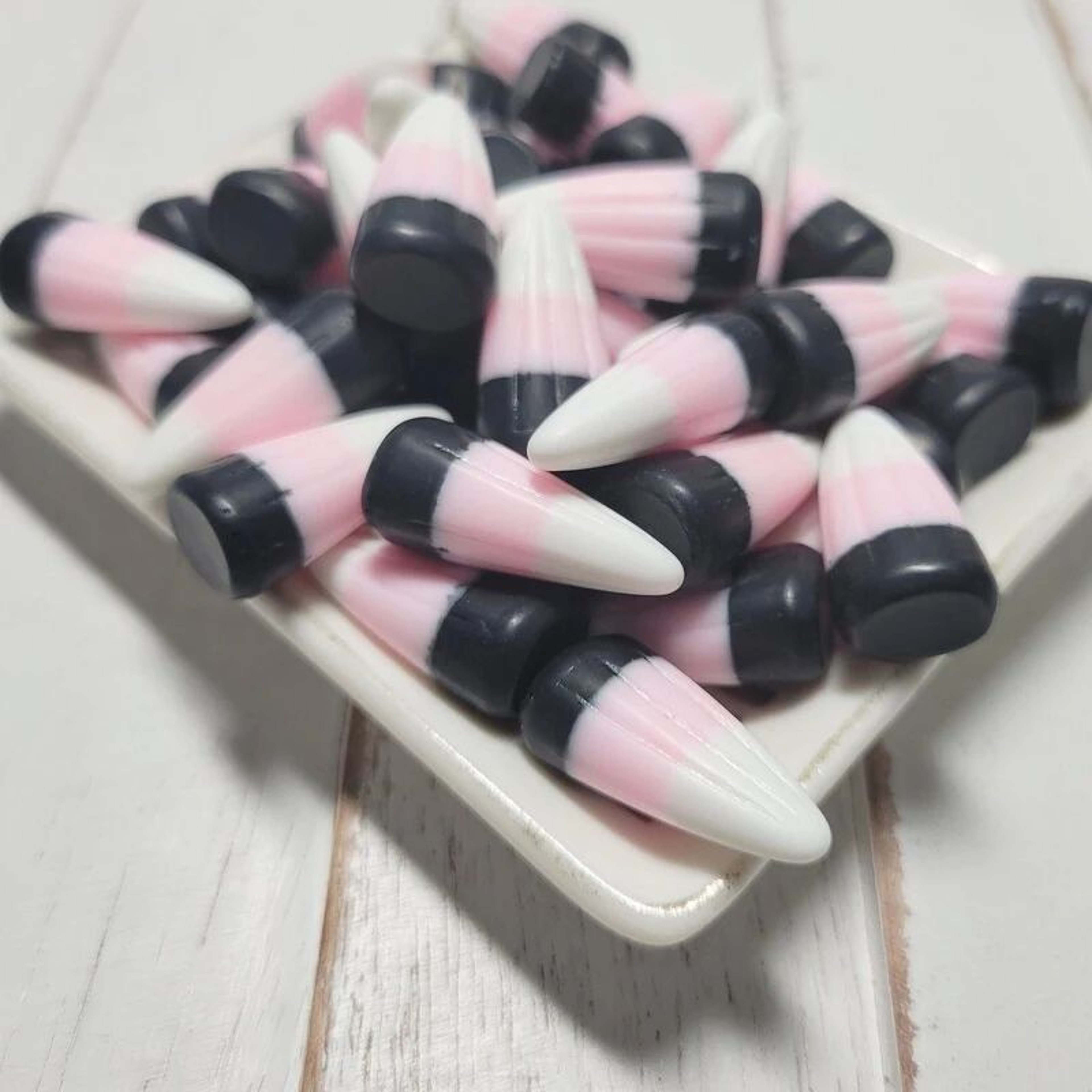 Mini Resin Fake Pink Candy Corn  Halloween Miniatures For DIY Crafts Fairy Gardens  Home Decor 1