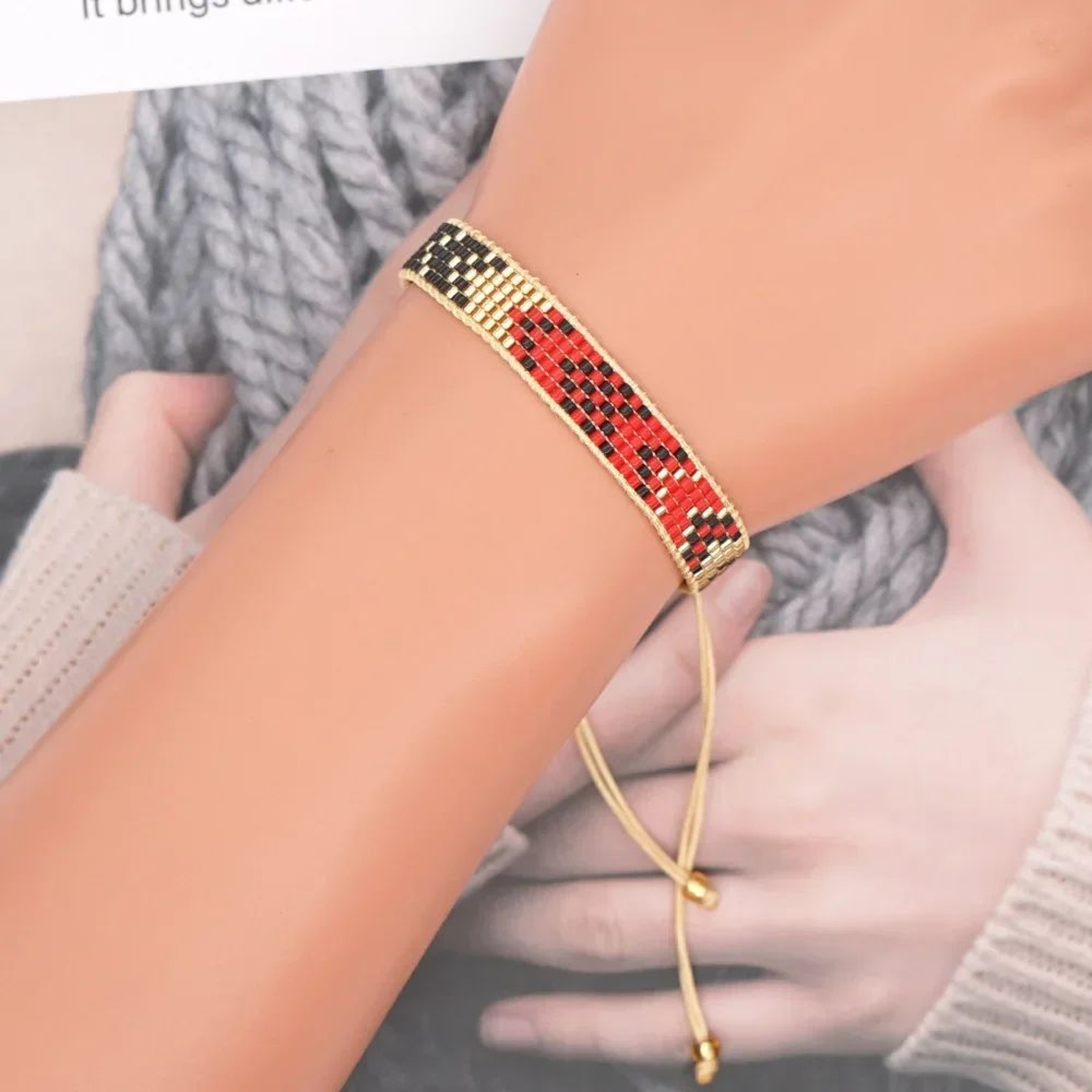 Handmade Gradient Glass Beaded Bracelet  Adjustable Boho Friendship Bracelet For Women  Men 2