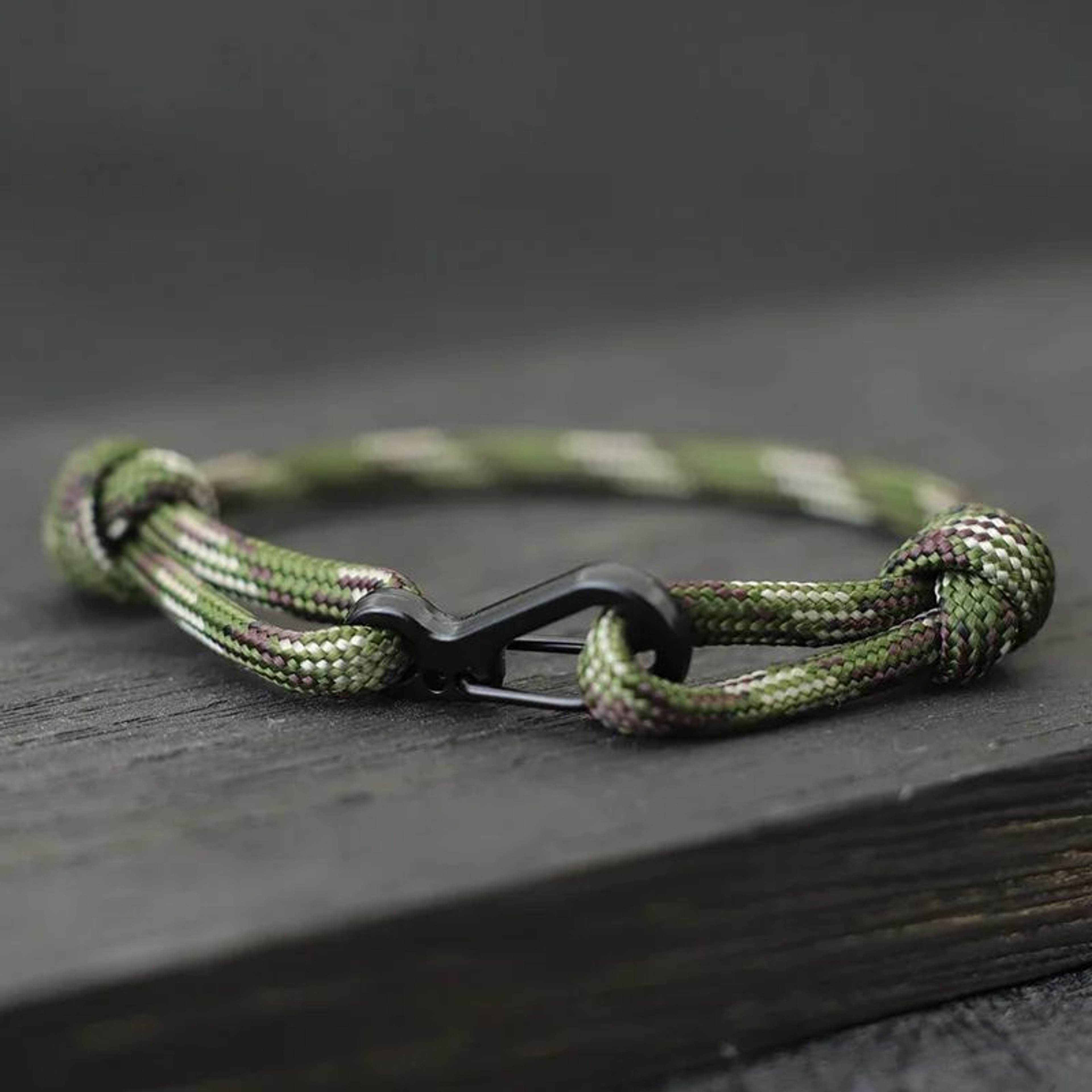 Adjustable Paracord Survival Bracelet  Unisex Outdoor Adventure Wristband Camping Gear  Lucky Frien 0