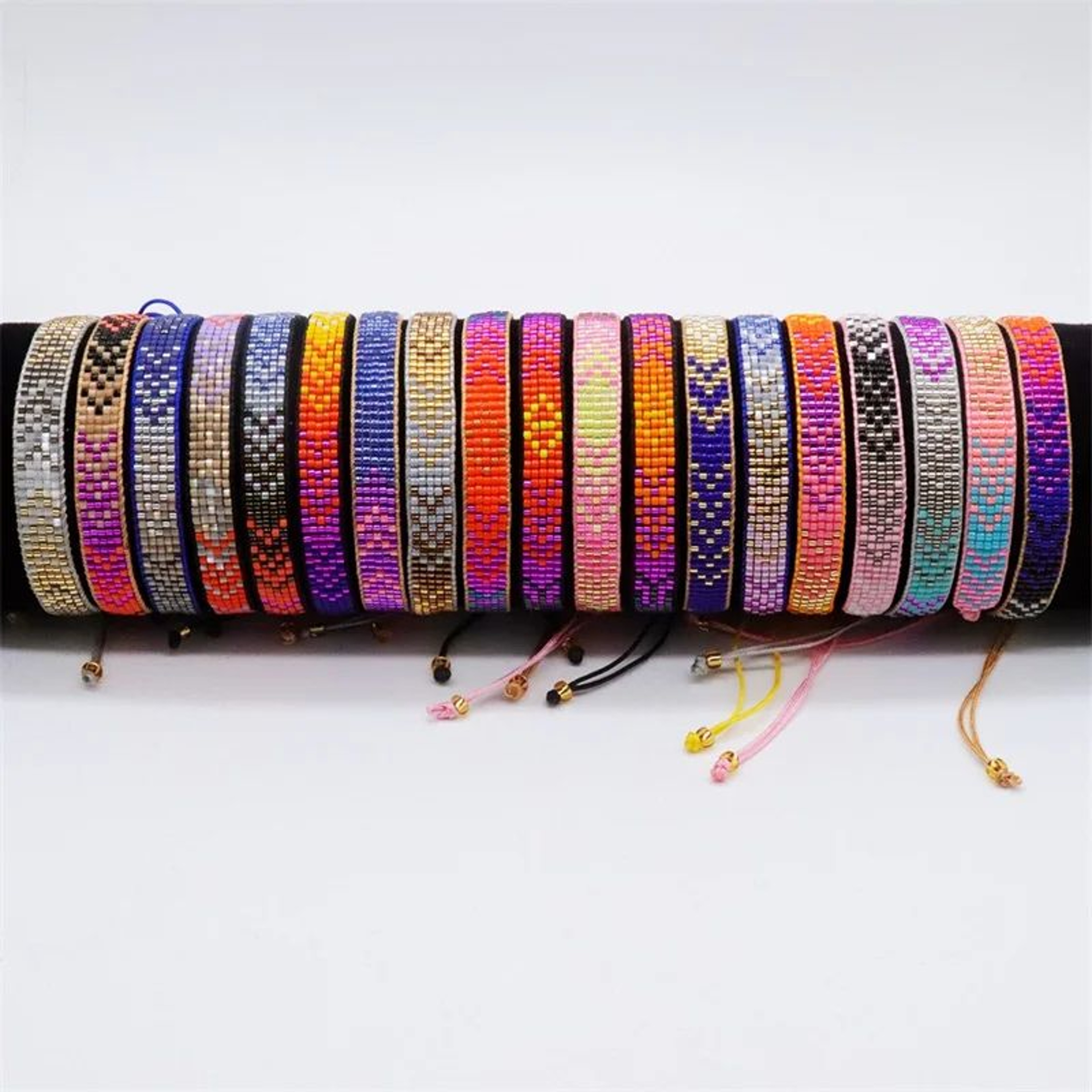 Handmade Miyuki Seed Bead Arrow Pattern Bracelet  Woven Boho Beaded Strand Bracelet For Women 2
