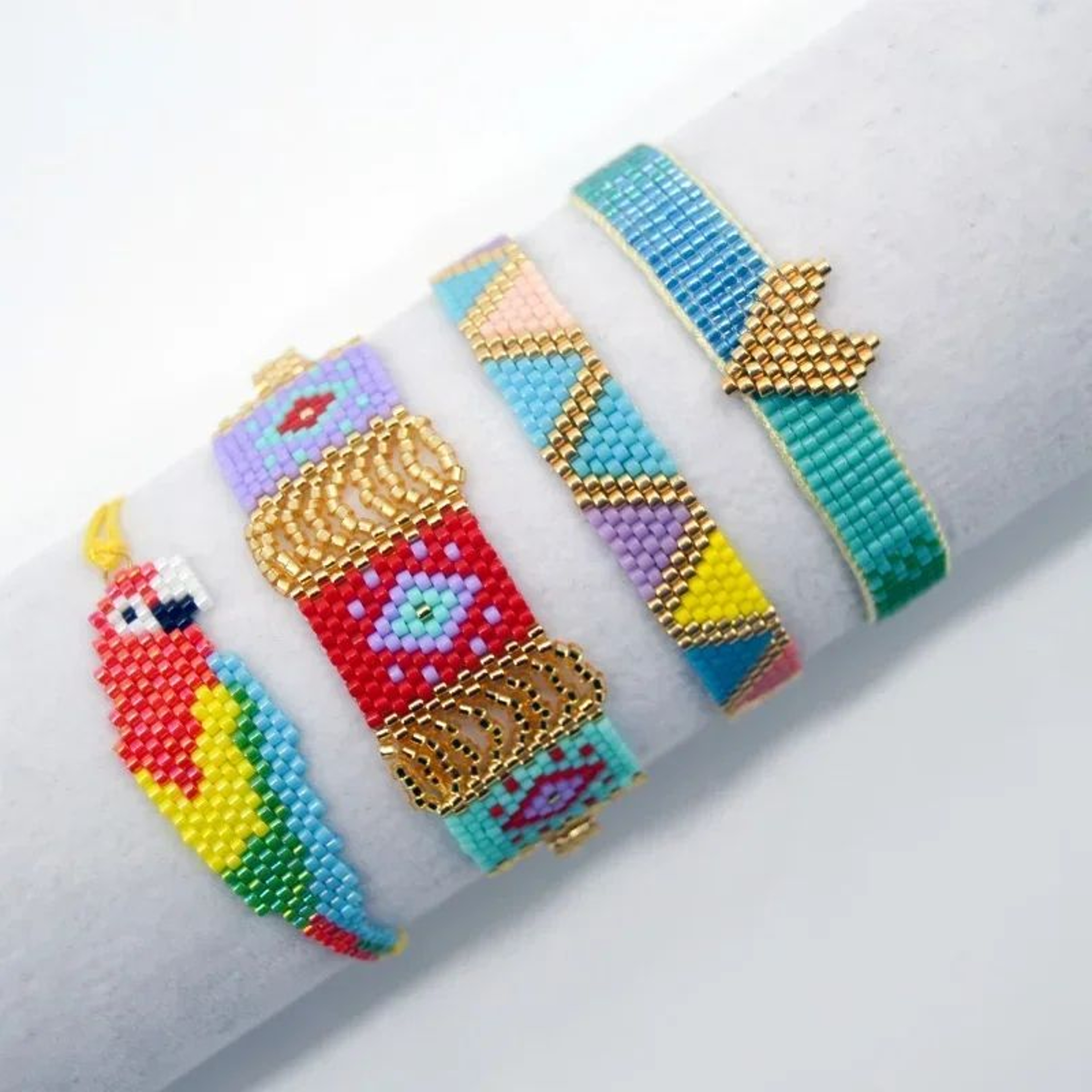 Boho Rice Bead Bracelet  Adjustable Handwoven Triangle Heart Gradient Beaded Bracelet For Women 2