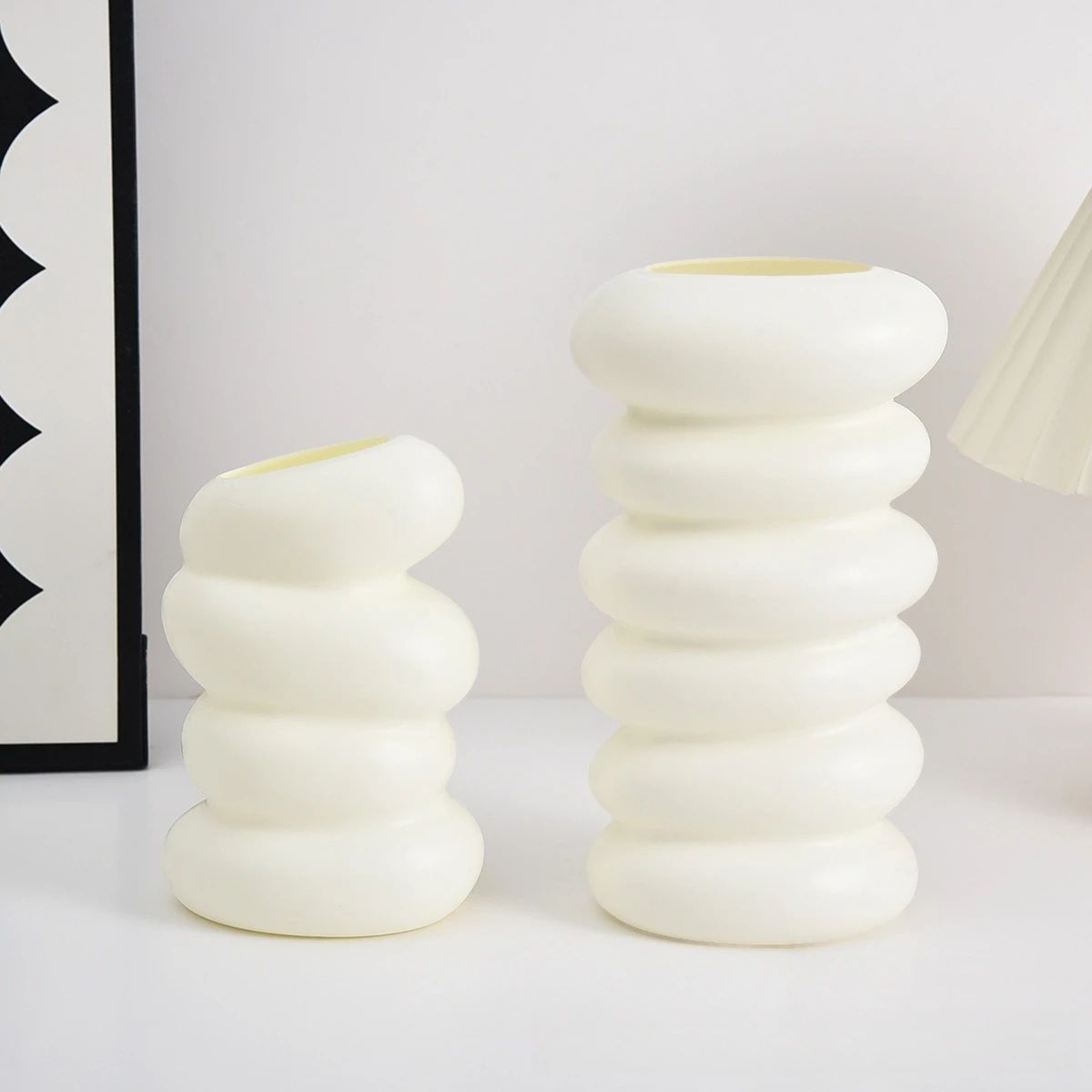 Nordic Spiral White Resin Vase  Modern Decorative Flower Vase For Living Room Bedroom  Home Decor 2