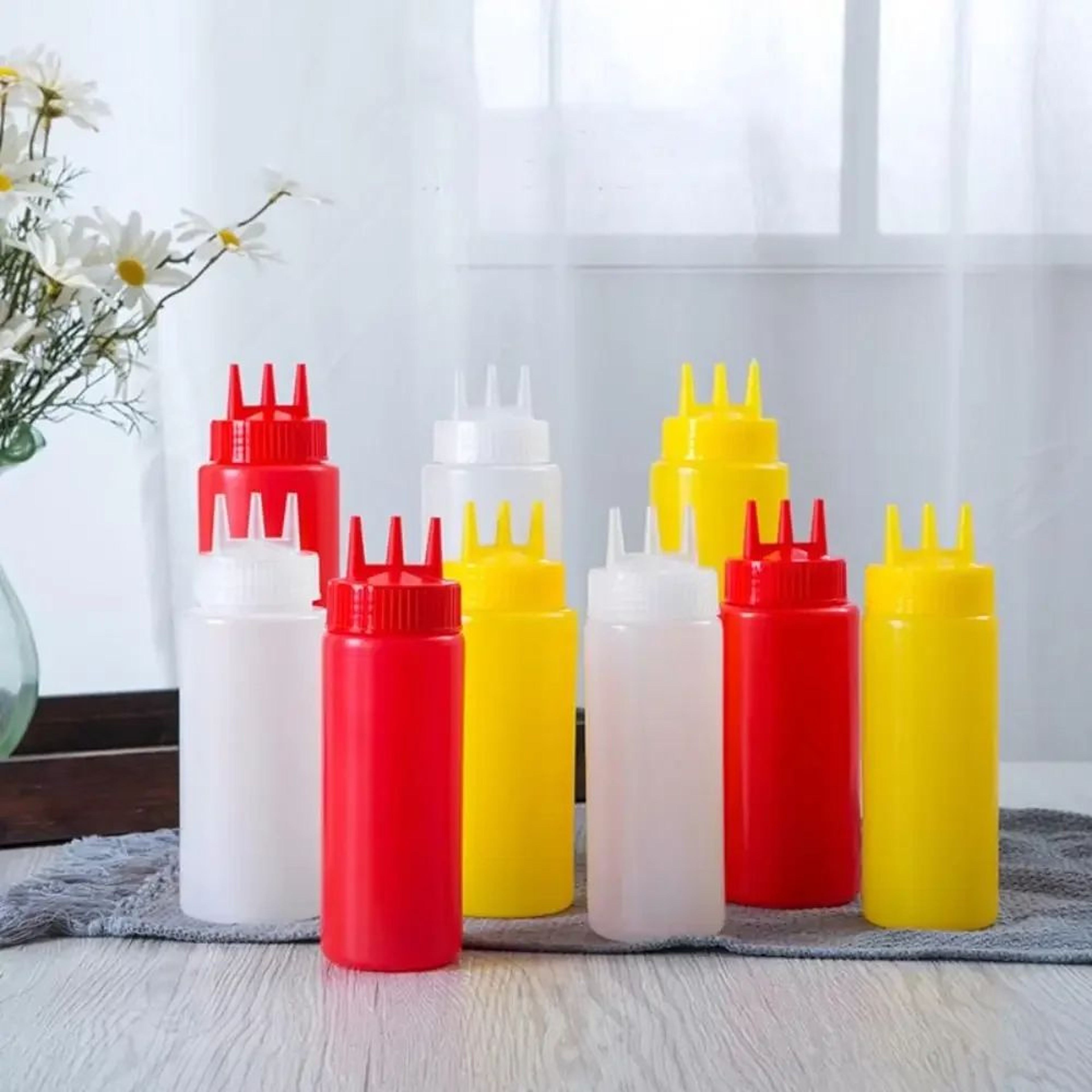 Plastic Squeeze Sauce Bottle  Leakproof PE Condiment Dispenser With 3 Nozzles For Ketchup Oil  Dres 2
