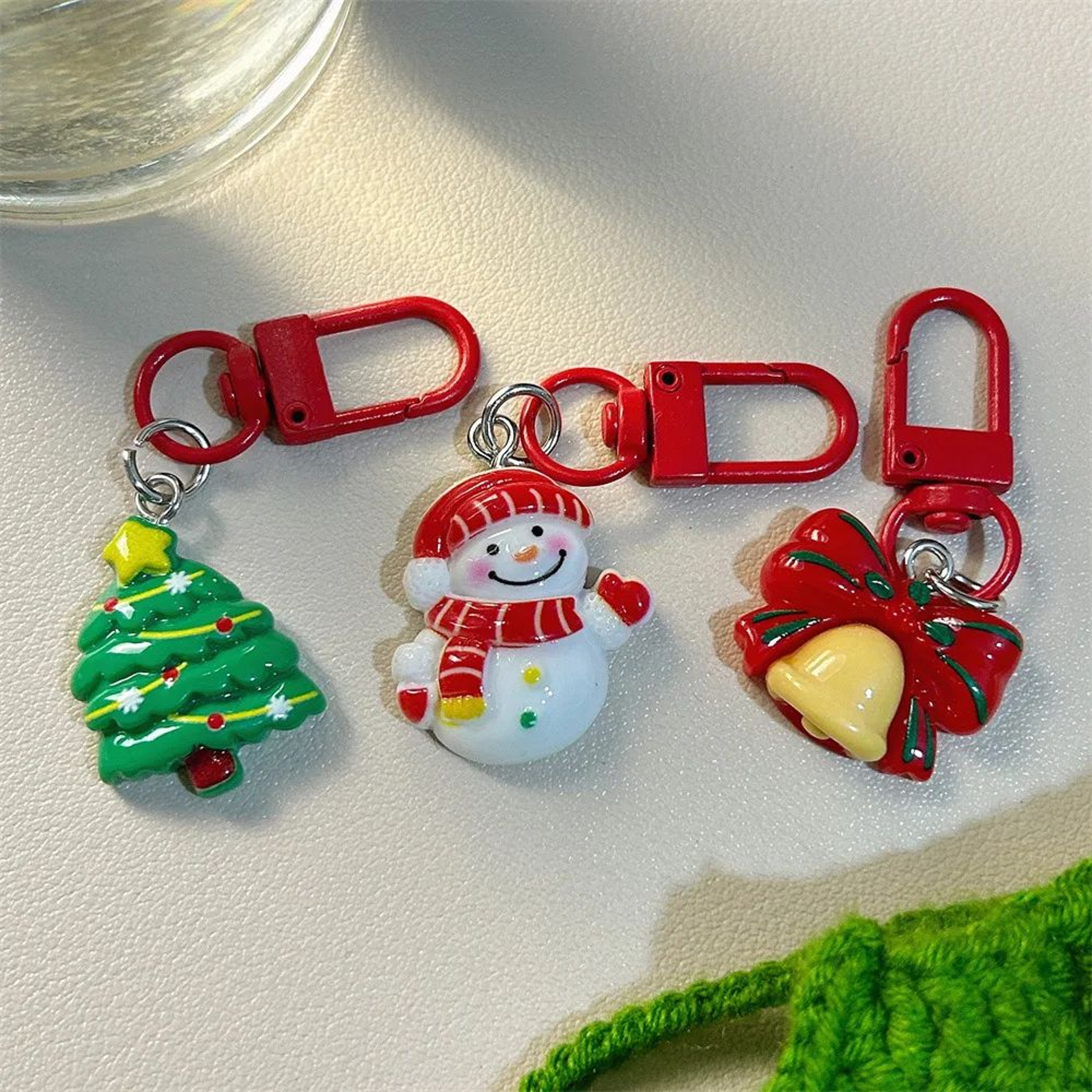 Christmas Character Keychains  Resin Santa  Elk Charms In Mixed Colors For Party Favors Holiday Gif 4