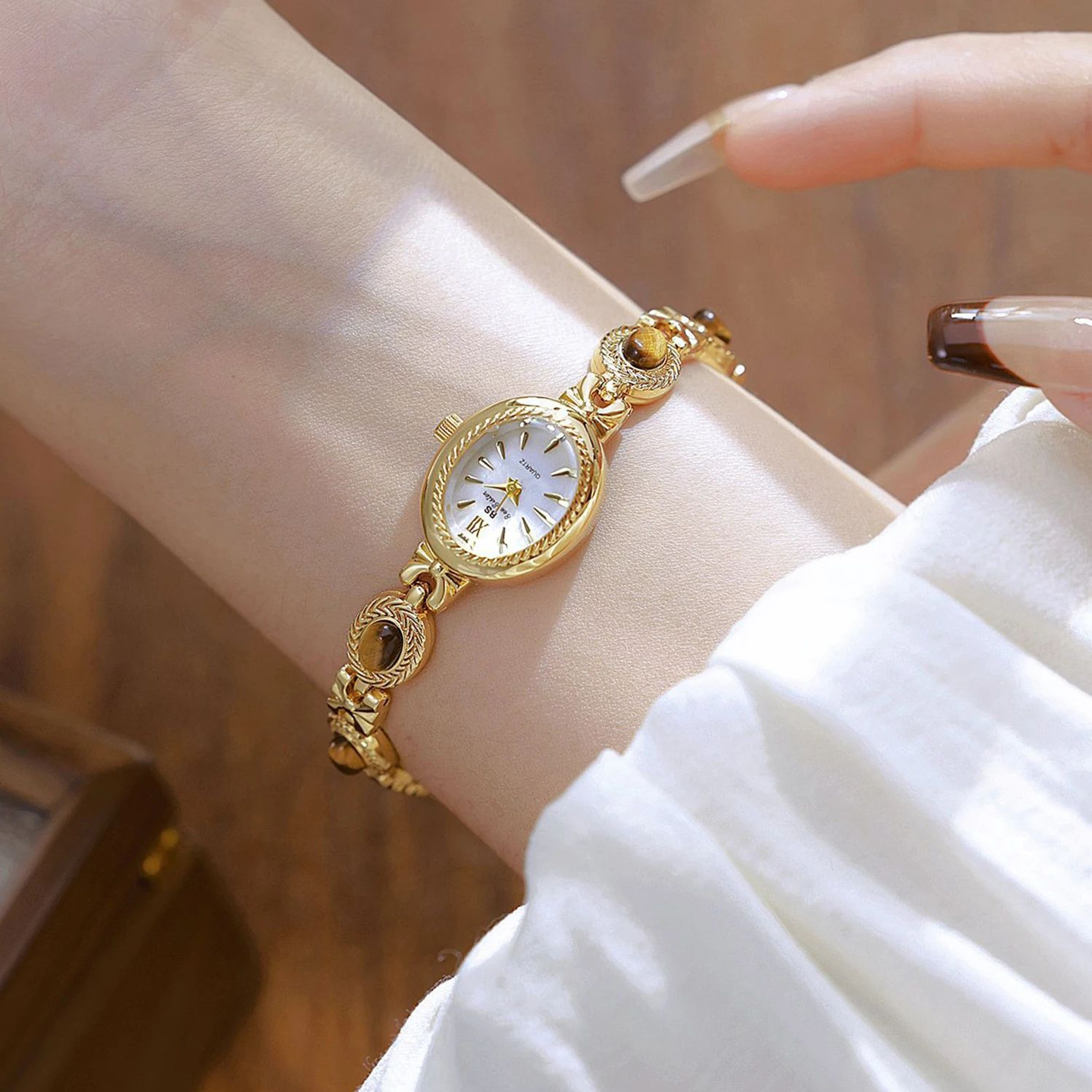 Womens Oval Quartz Watch  GoldTone Alloy Bracelet With Retro Jewelry Styling For Elegant Daily Wear 2