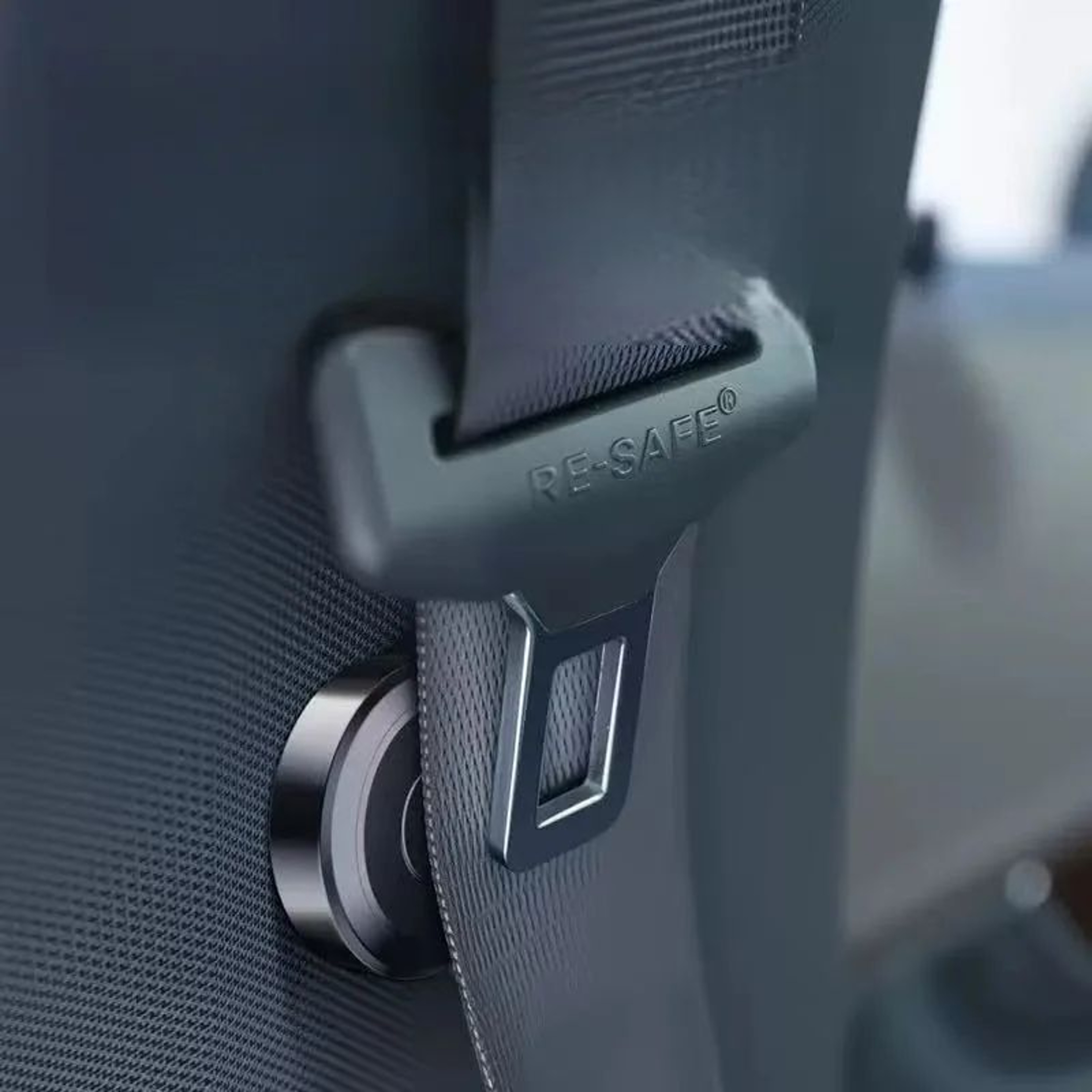 Adjustable Car Seat Belt Clip  Secure Stabilize And Prevent Belt Slippage While Driving 3