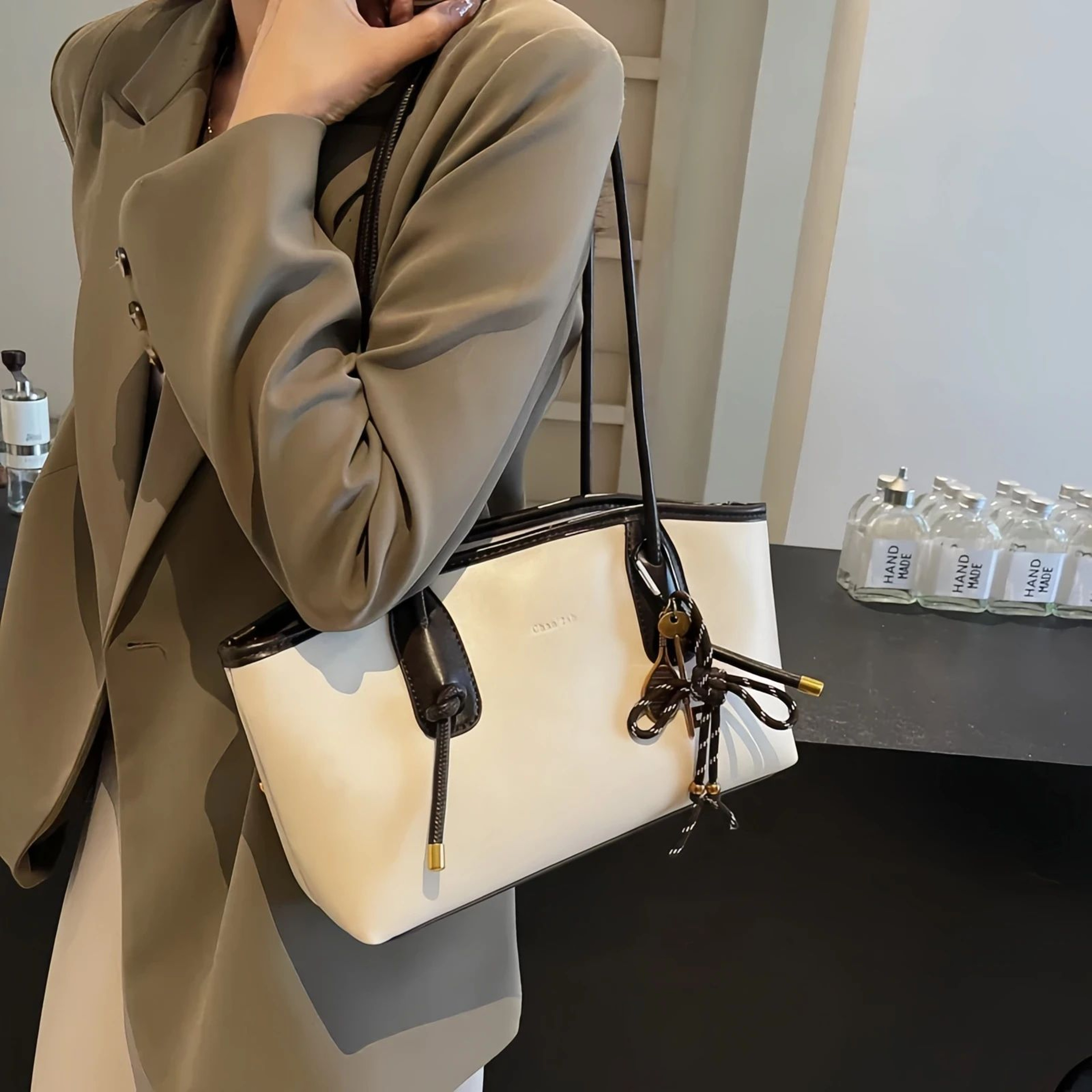 Luxury Vintage Womens Commuter Tote 6