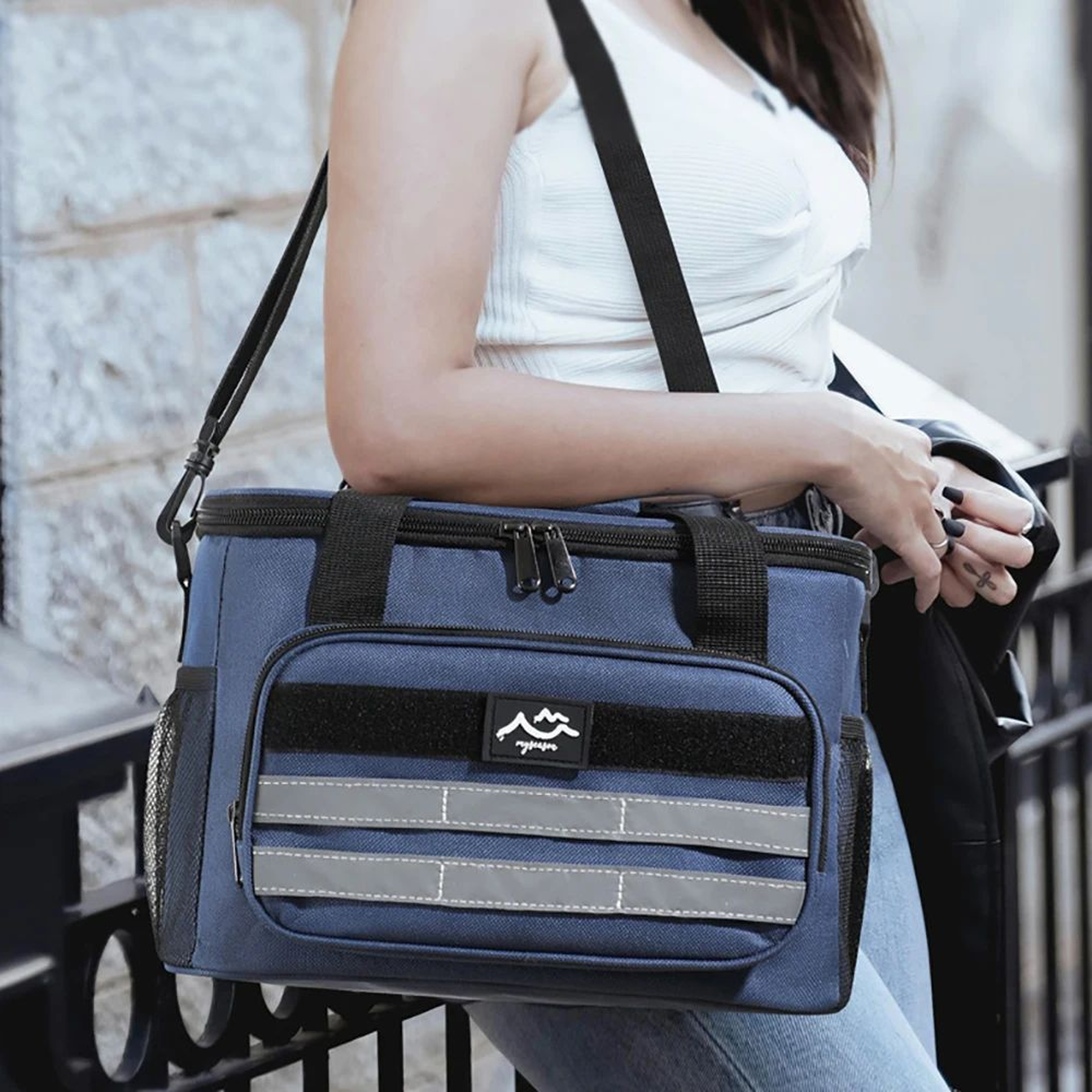 Large Capacity Insulated Picnic Cooler Bag 8