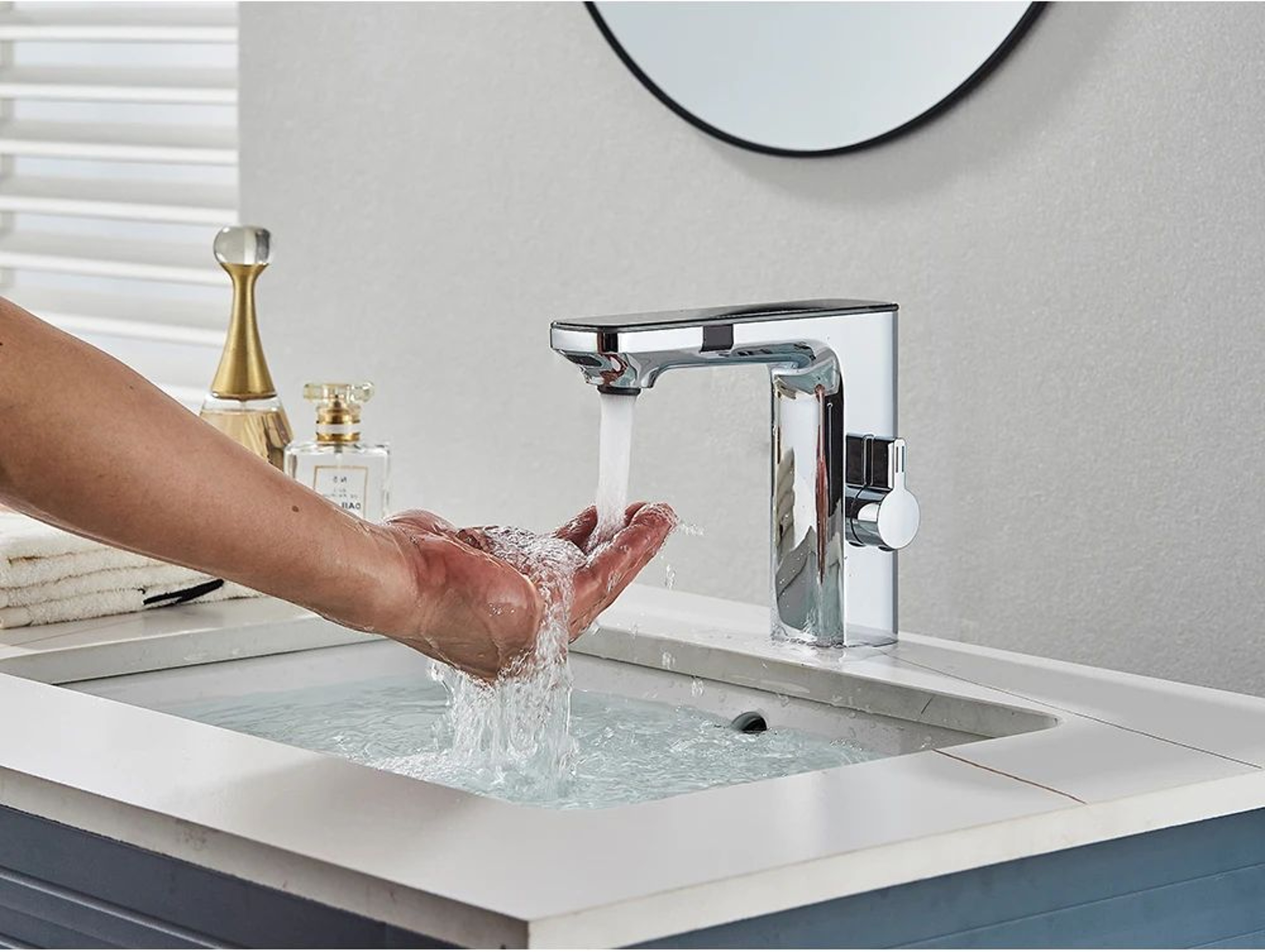 Smart Touchless Basin Faucet With Digital Display 10