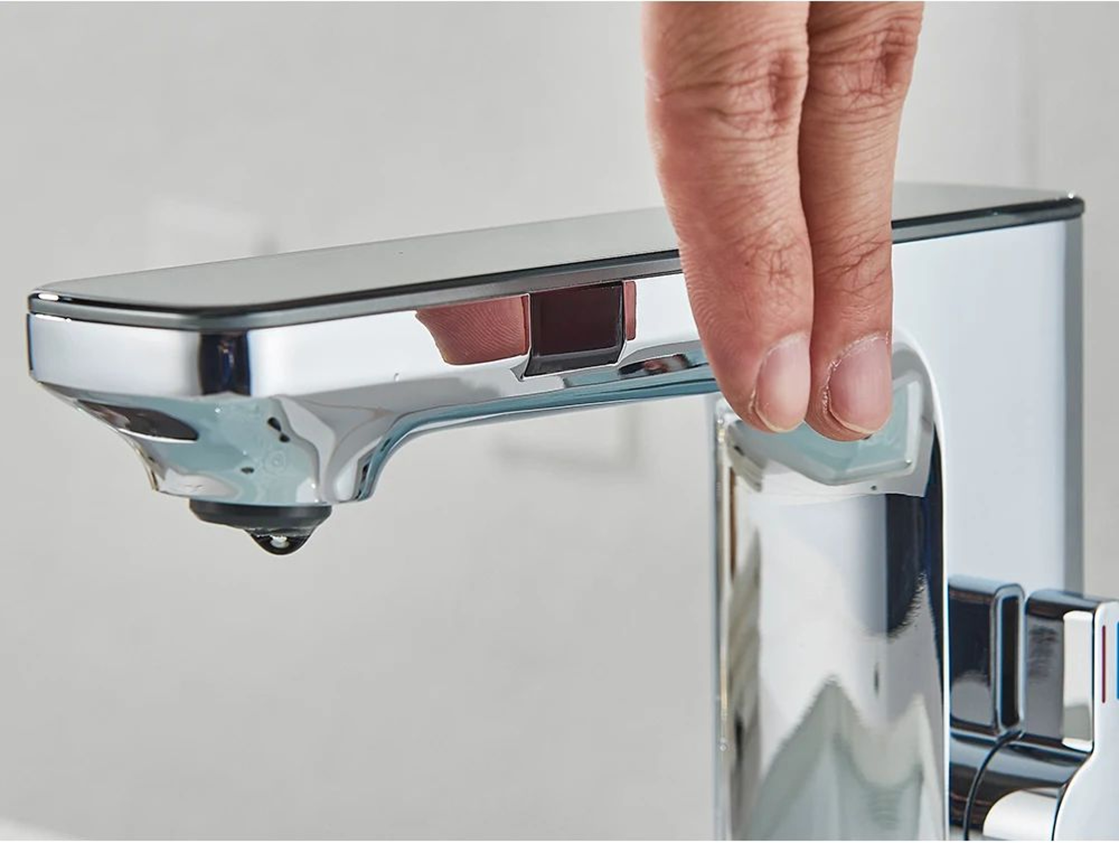 Smart Touchless Basin Faucet With Digital Display 12