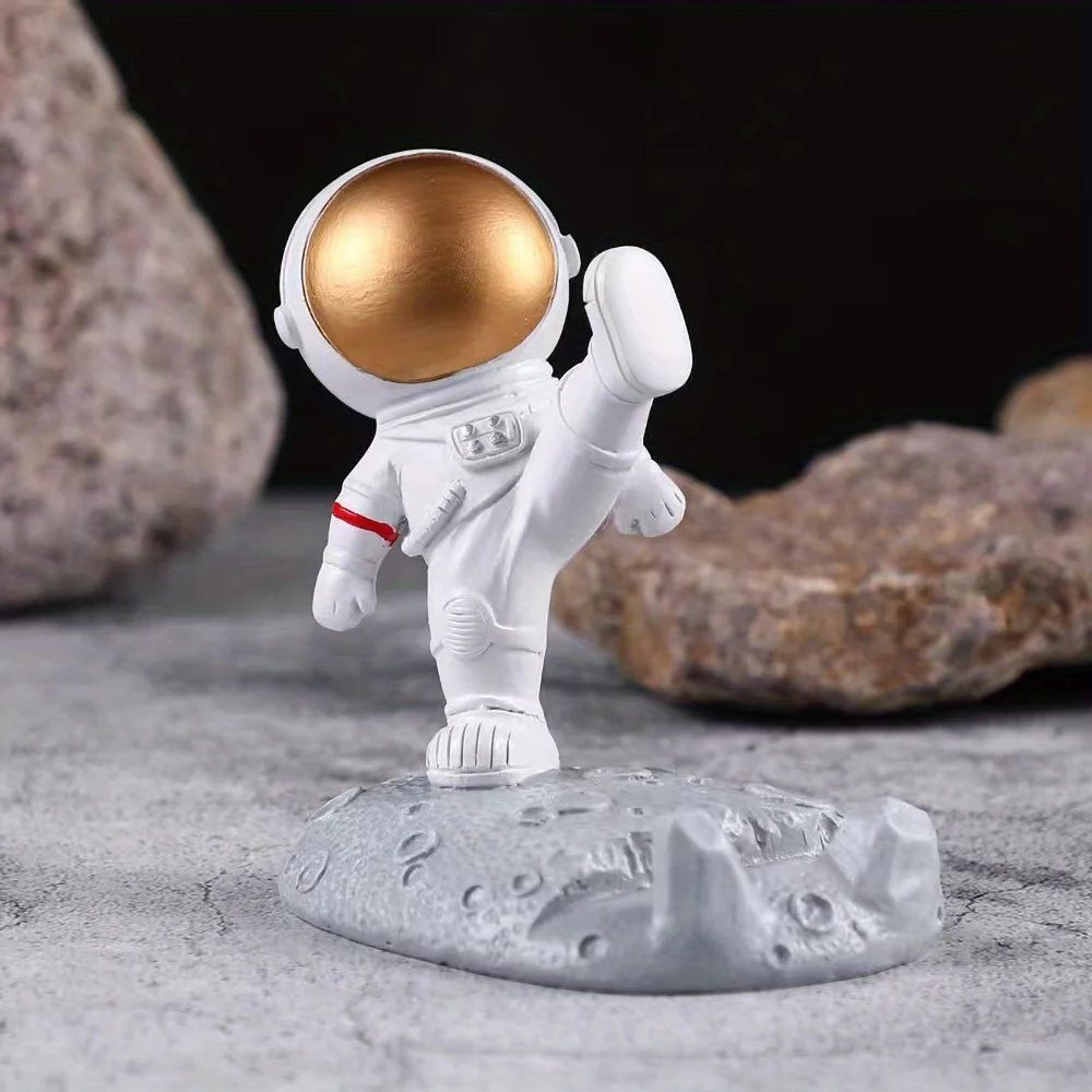 Astronaut Phone And Tablet Stand 5