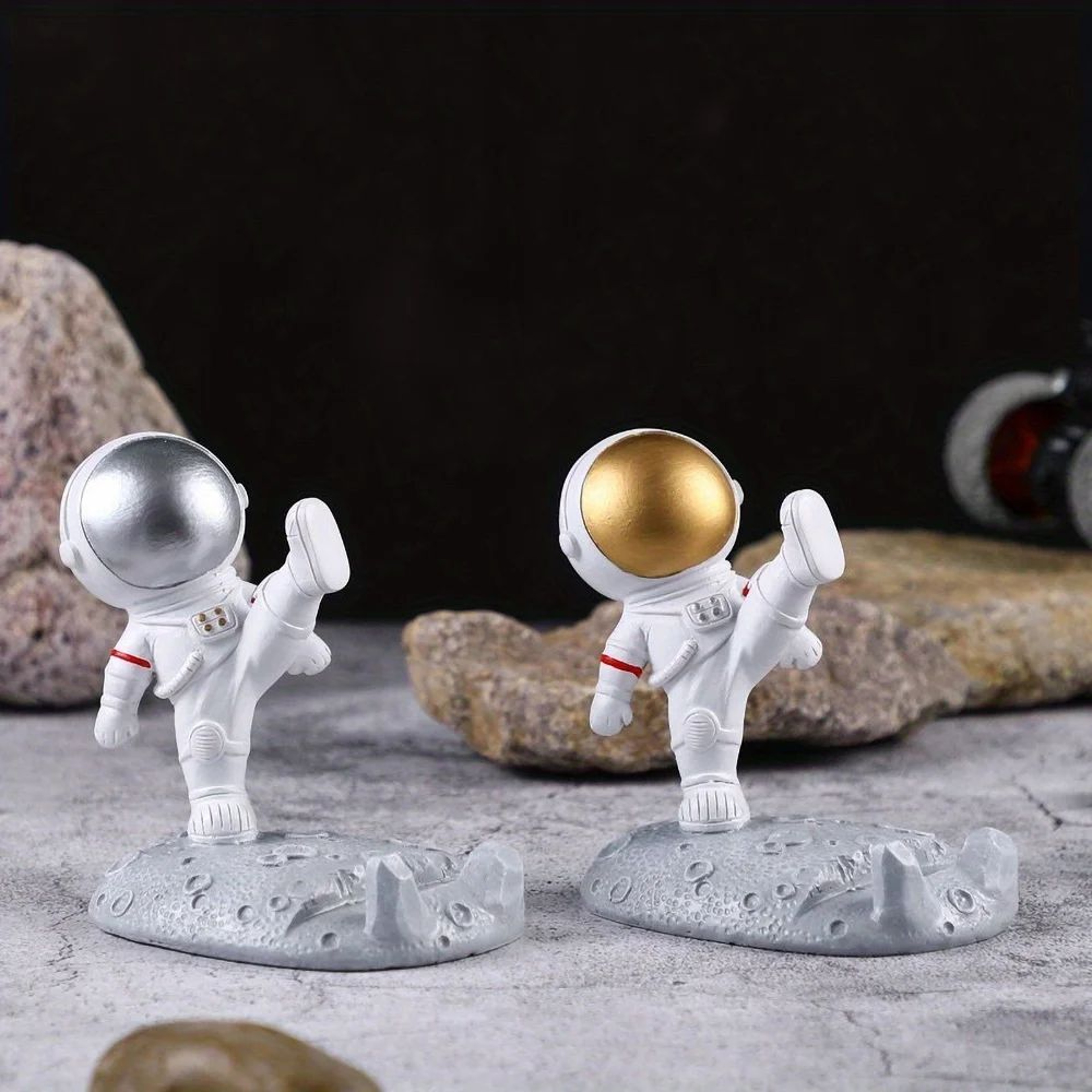 Astronaut Phone And Tablet Stand 7