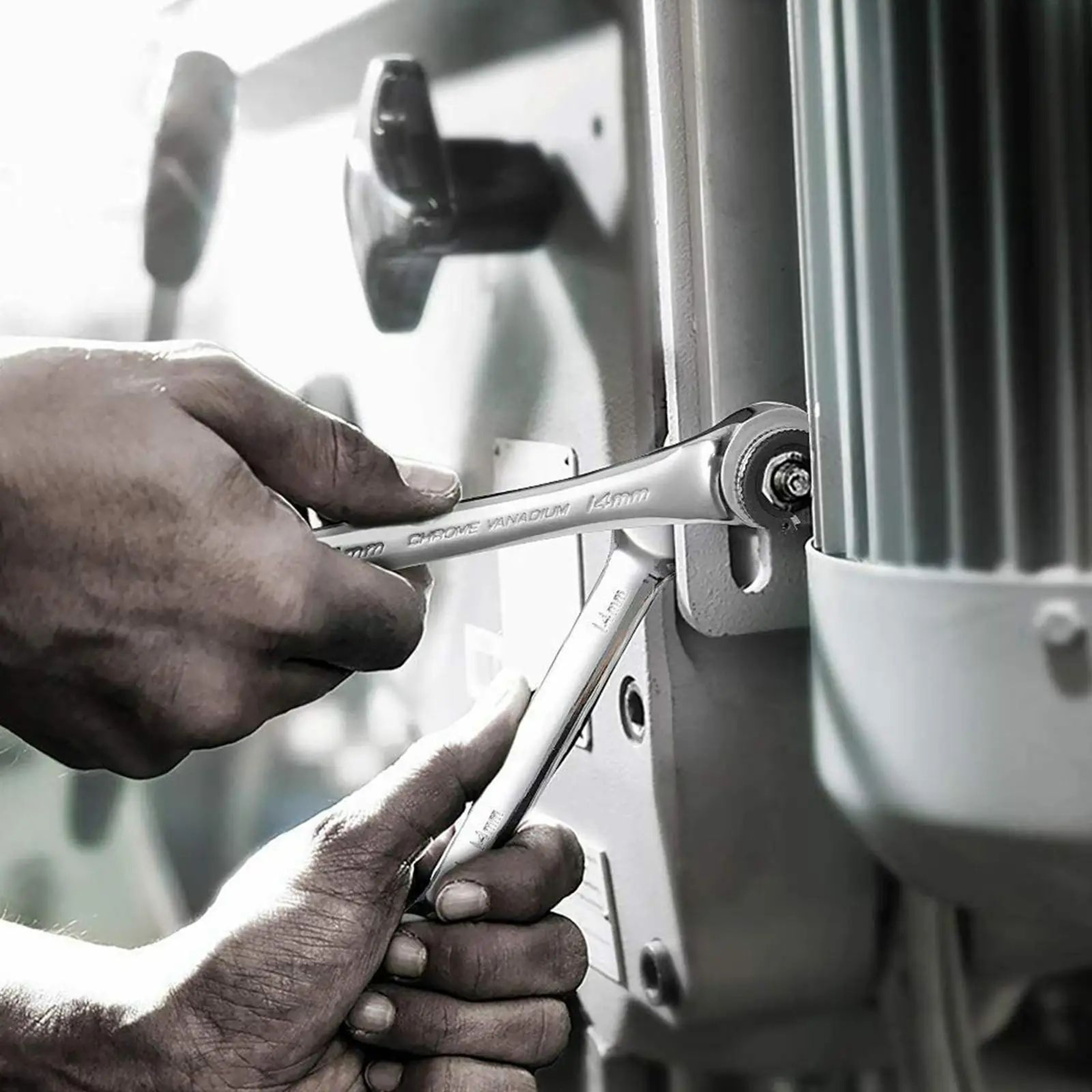 Ratcheting Combination Wrench Tool 1