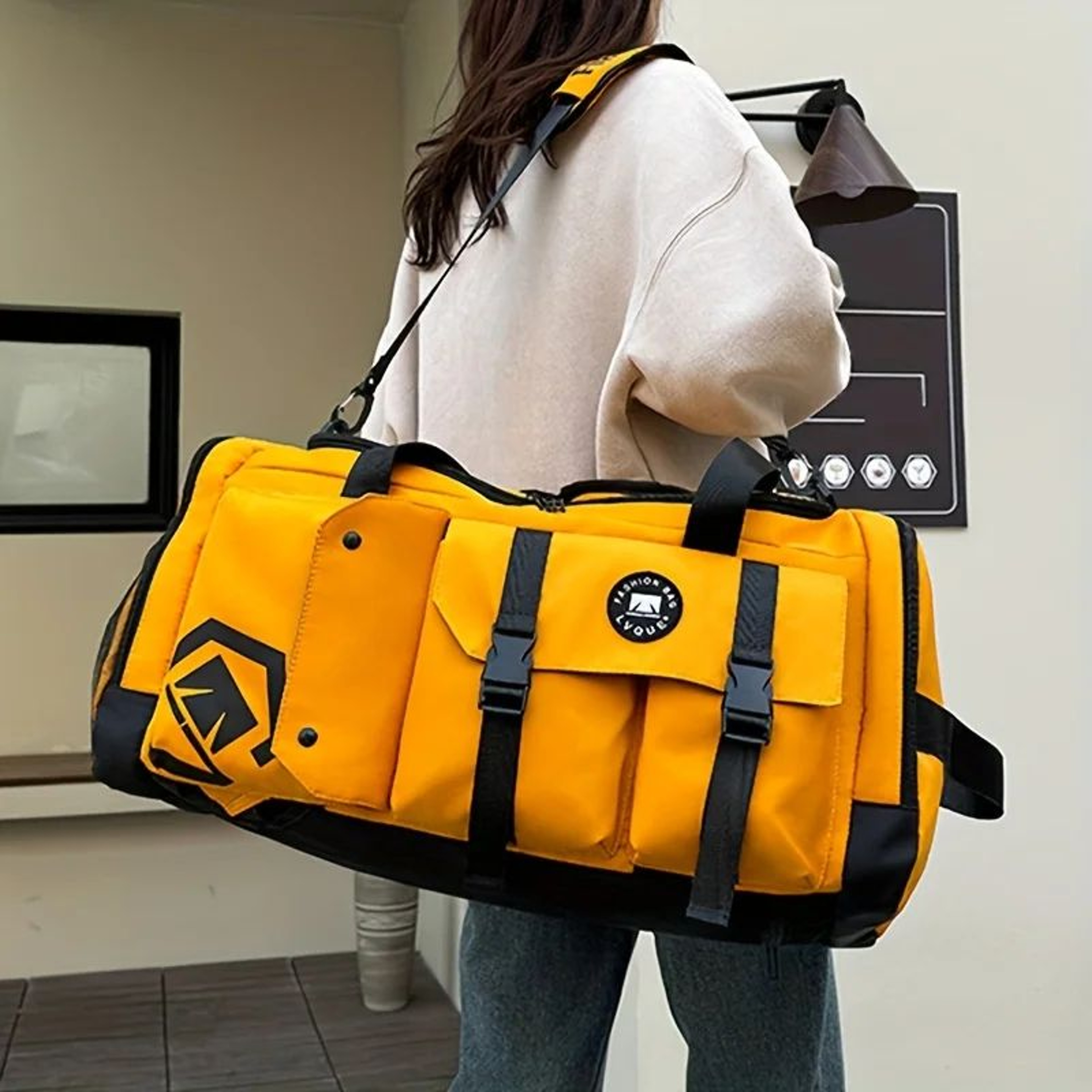 Large Capacity Travel  Gym Backpack With Shoe Compartment And Wet Dry Separation 2