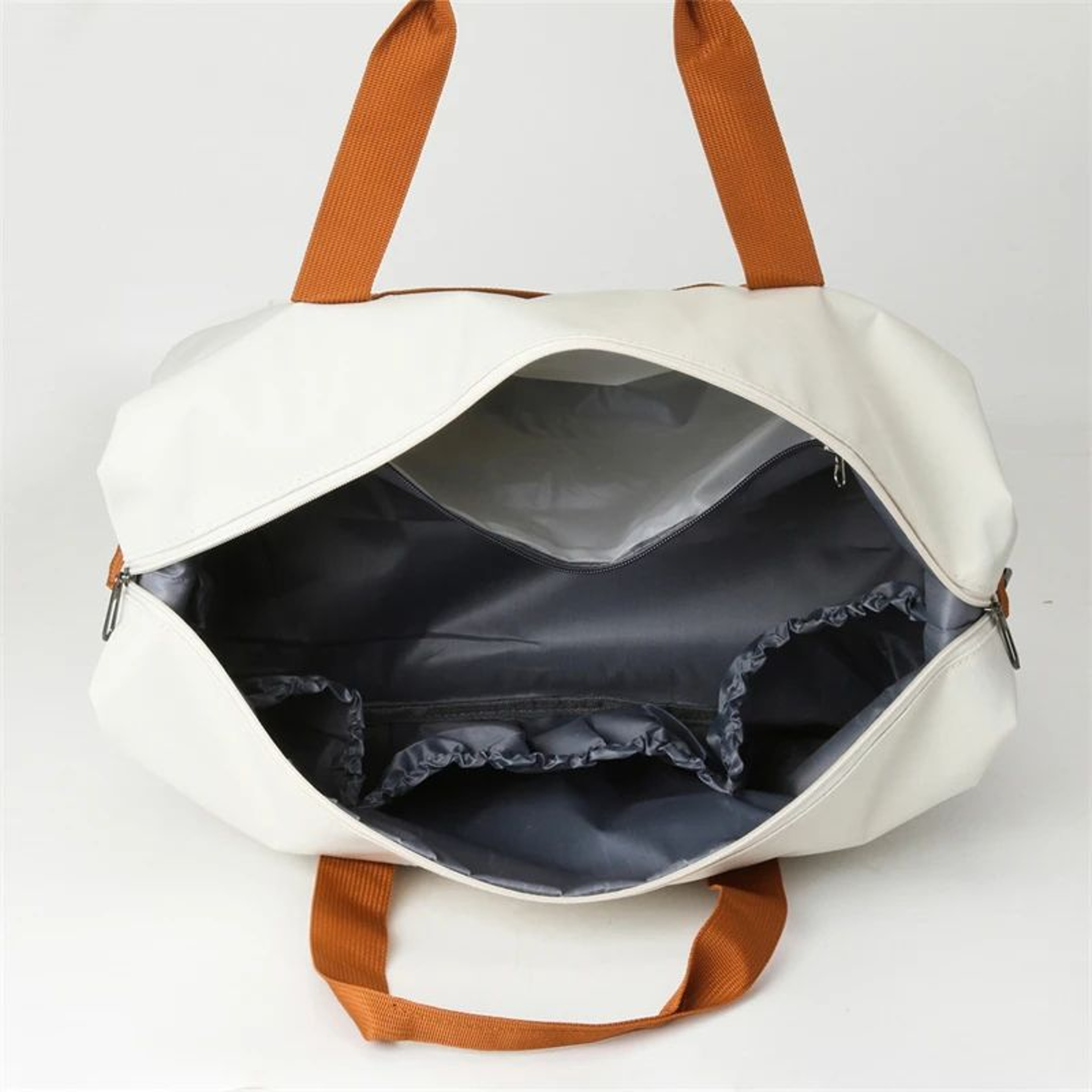 Large Capacity Travel And Gym Bag With Shoe Compartment 3