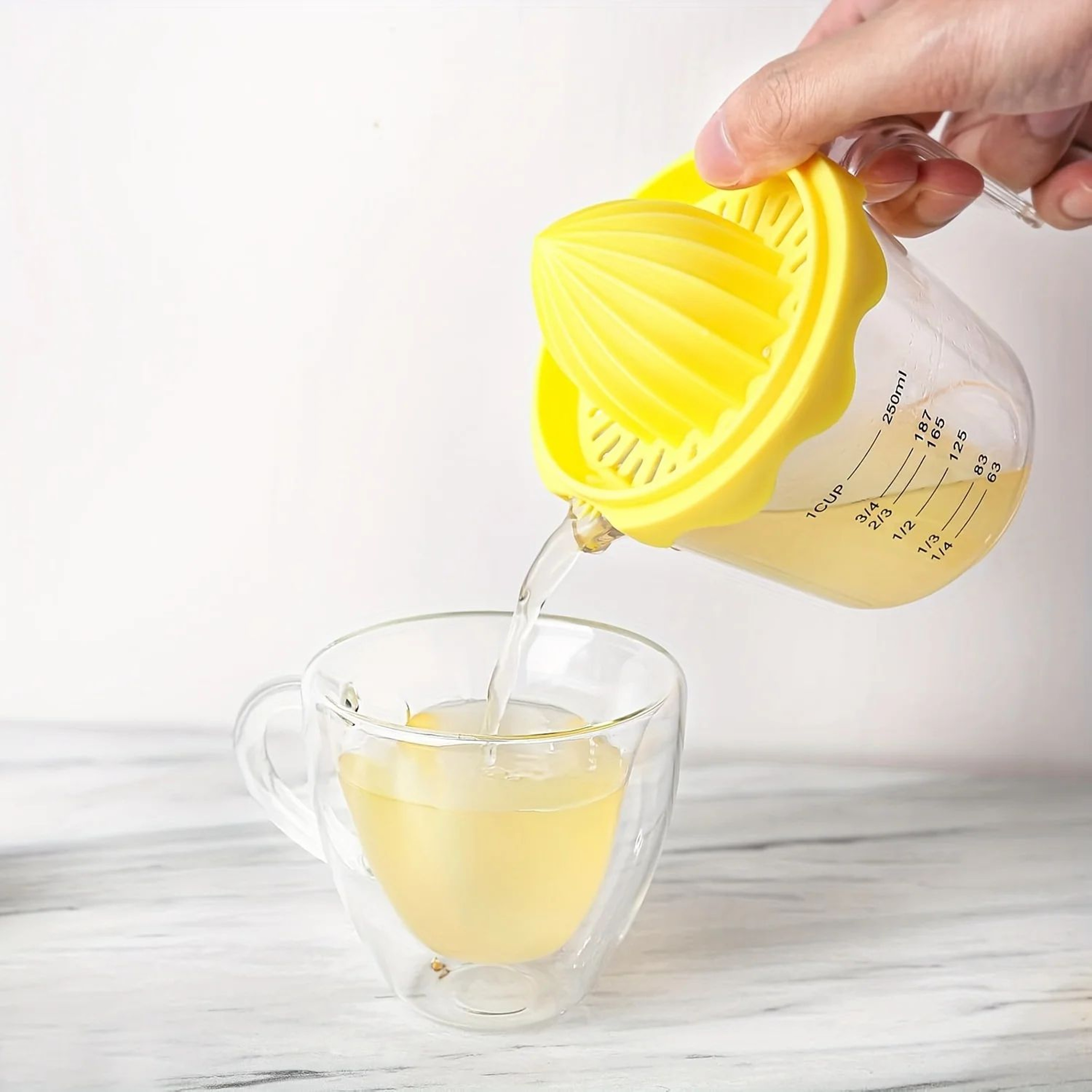 Manual Citrus Hand Squeeze Juicer 1