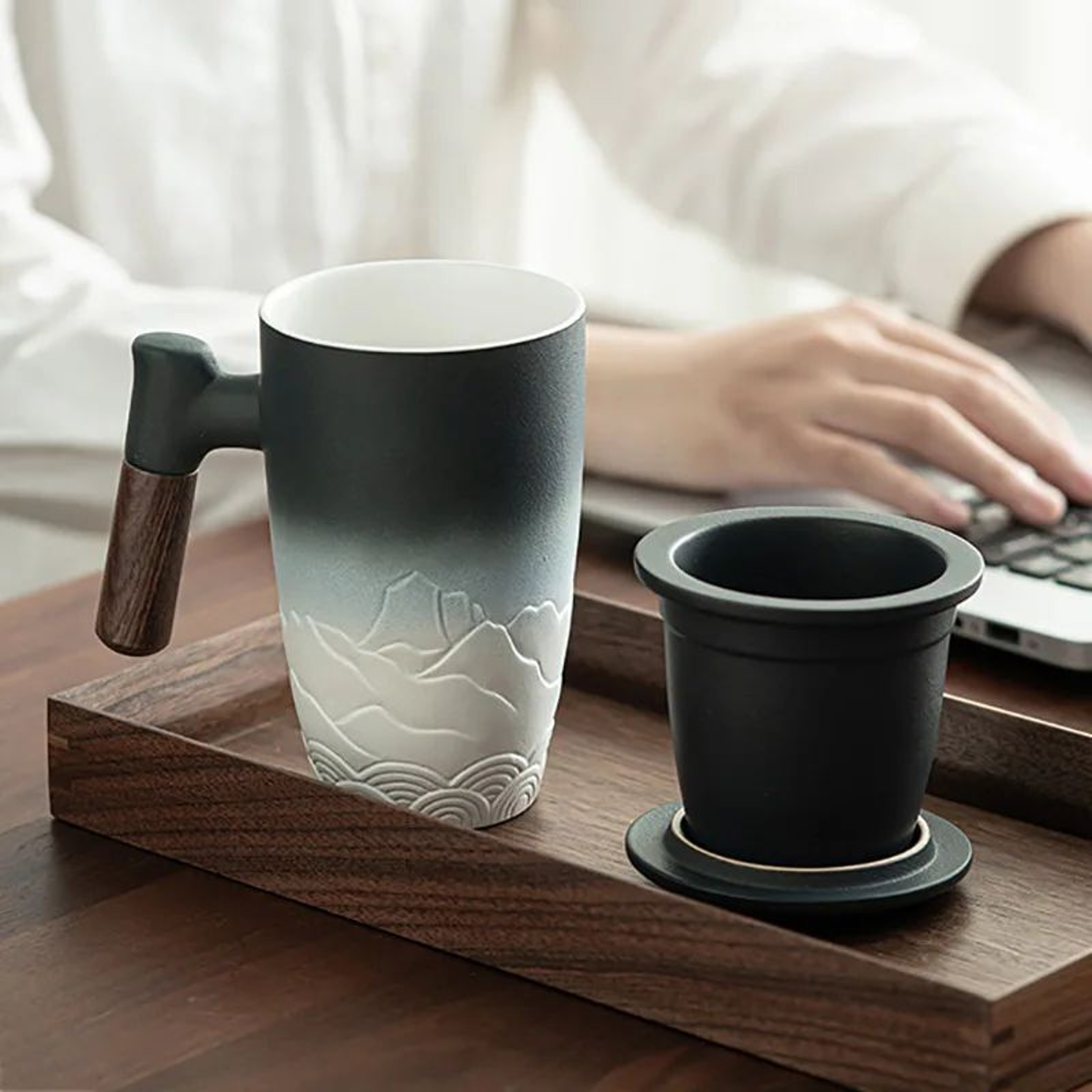 Retro Ceramic Mug With Wooden Handle And Lid 0