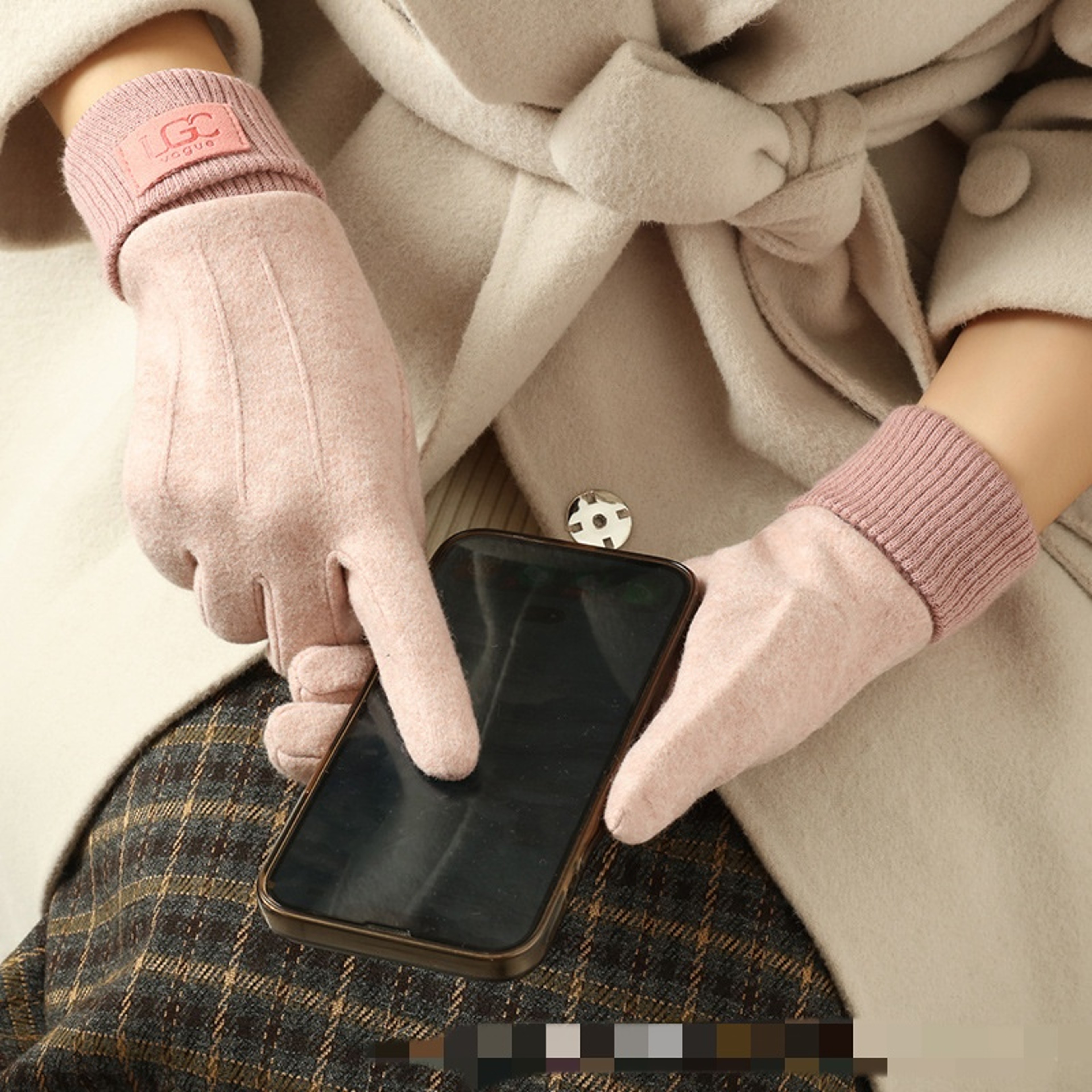 Women's Winter Touchscreen Gloves for Cold Weather Comfort and Easy Phone Use – view 11