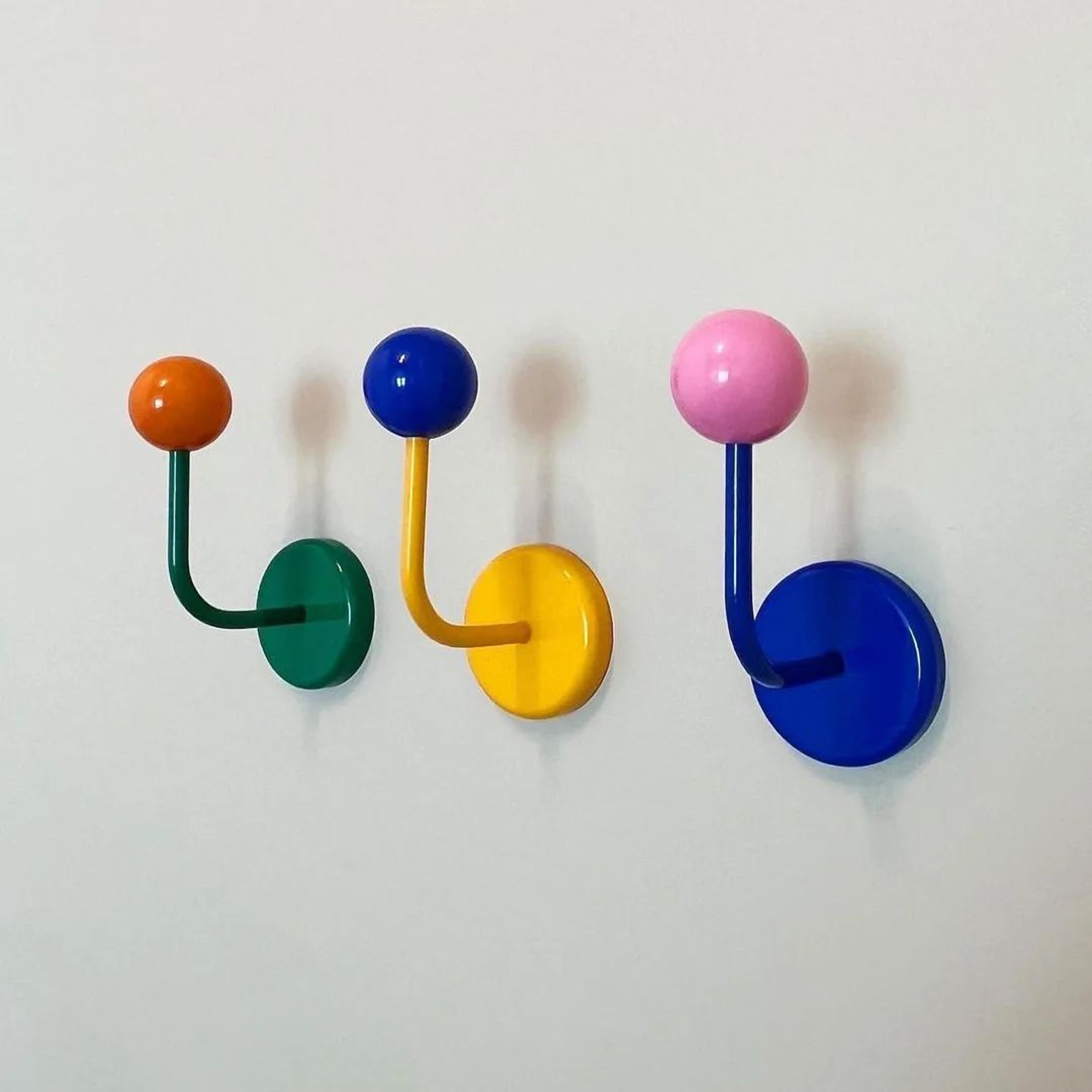 Strong Magnetic Hook Seamless Wall And Fridge Holder 0