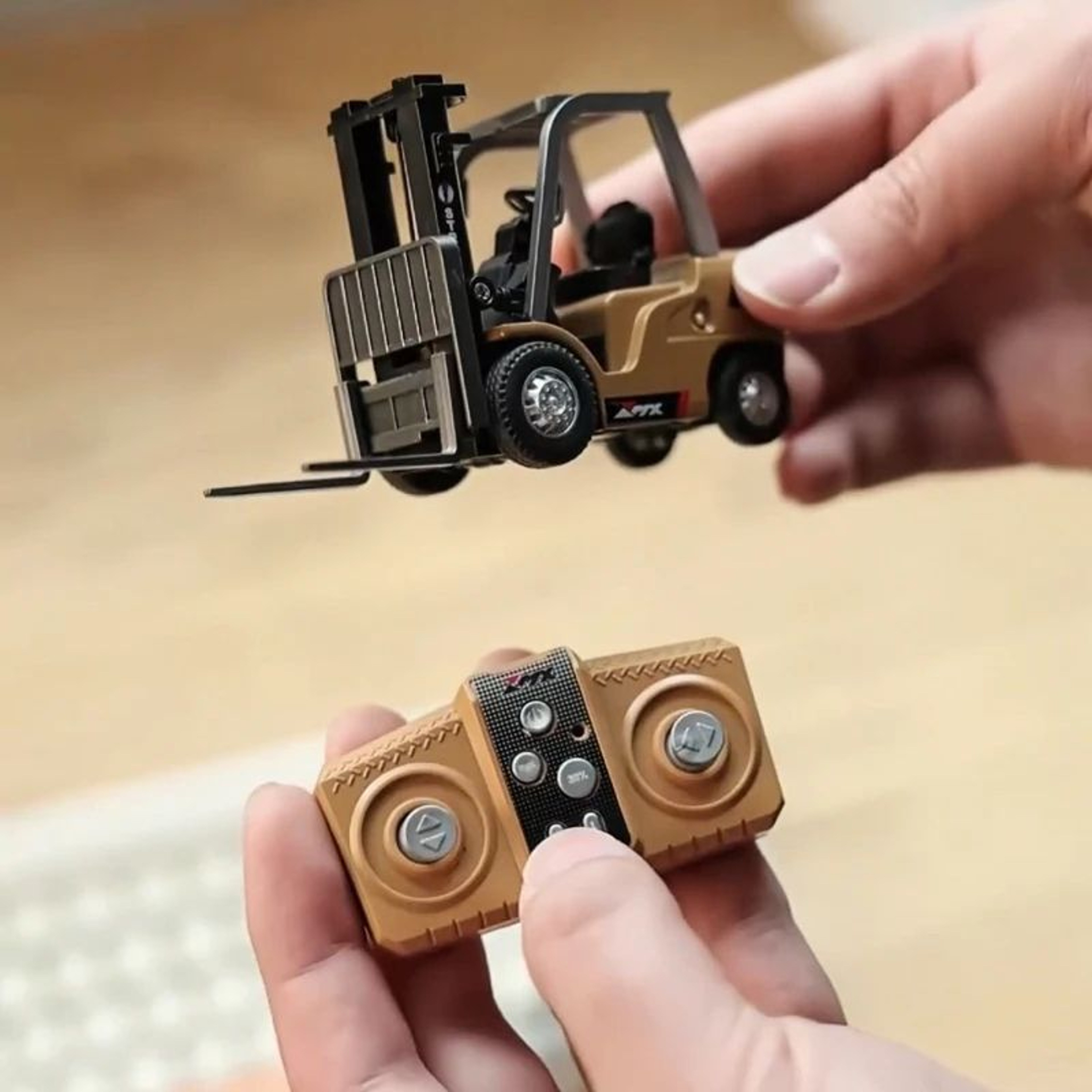 164 Remote Control Alloy Forklift Engineering Model Toy 0