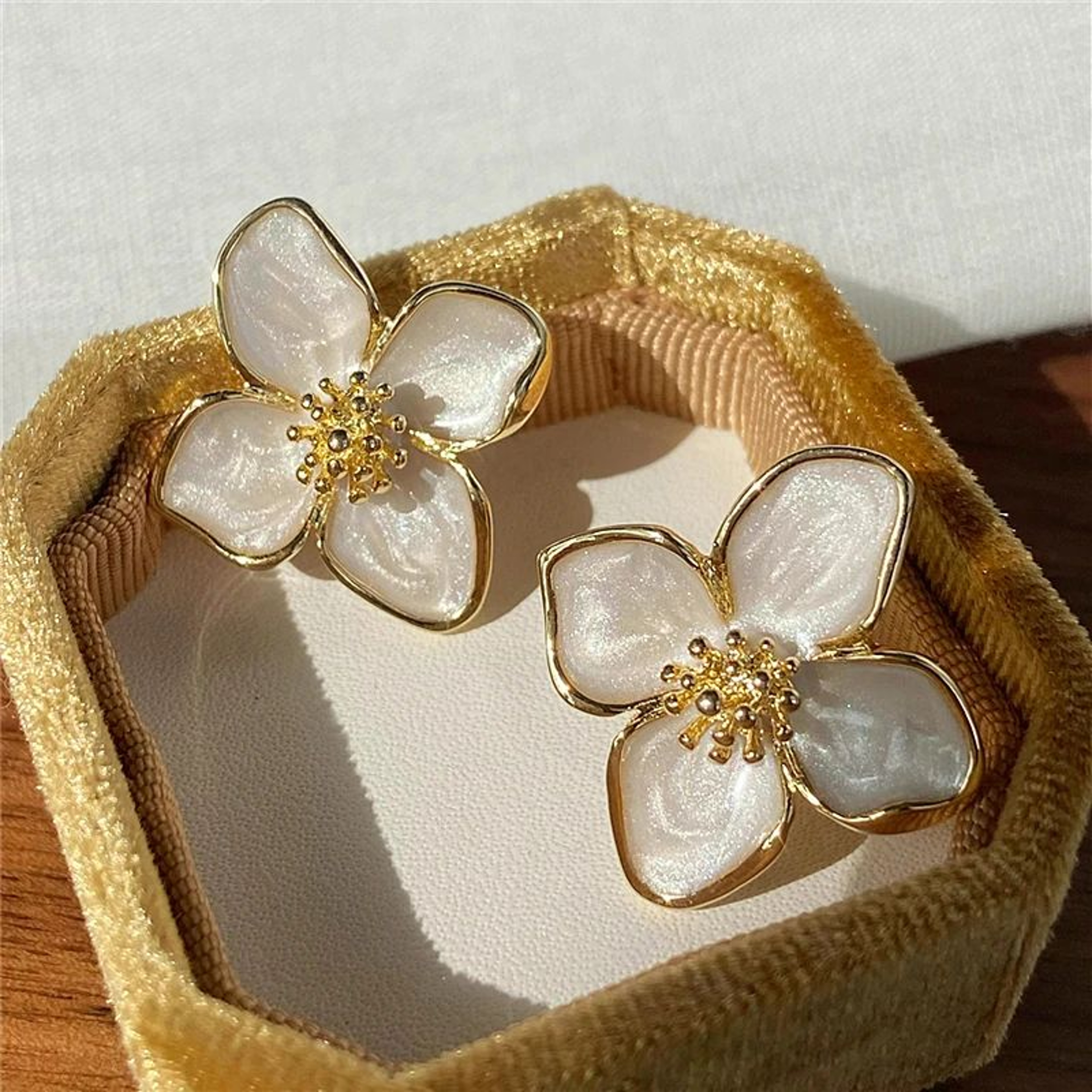 Vintage Hibiscus Flower Glaze Stud Earrings 0