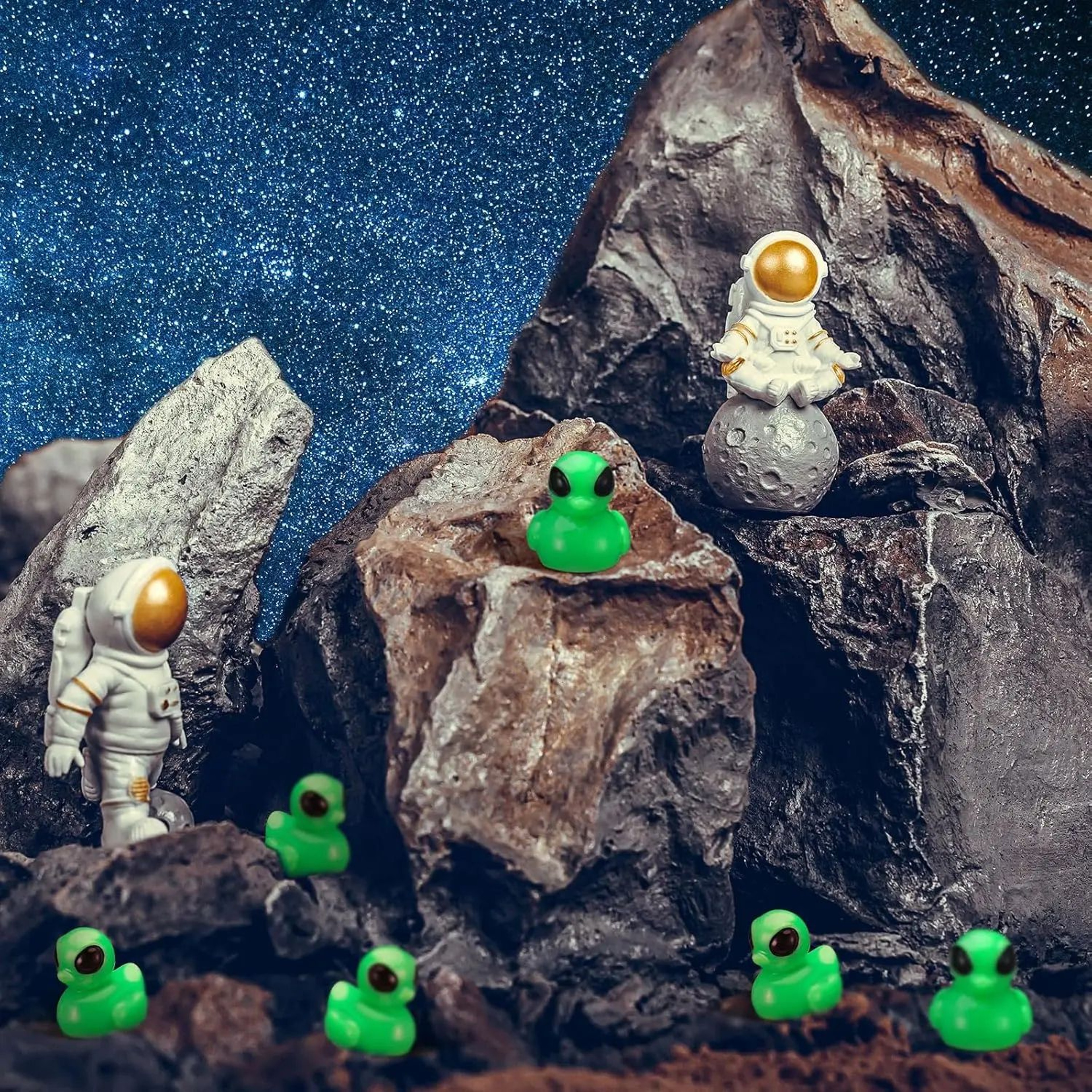 Mini Alien Duck Figurines Set For Fun Desk Decor 2