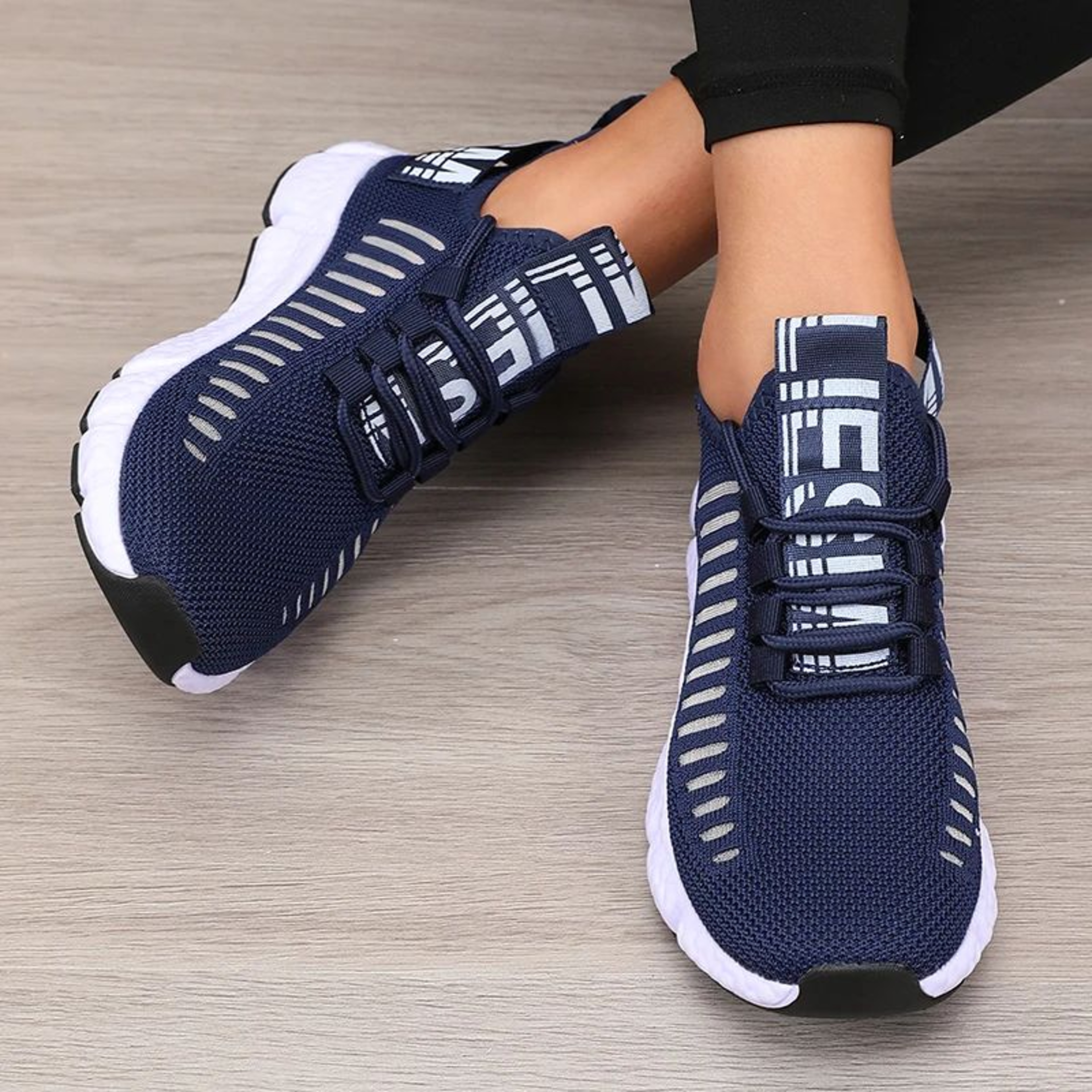 Lightweight Breathable Mesh Sports Walking Shoes 2