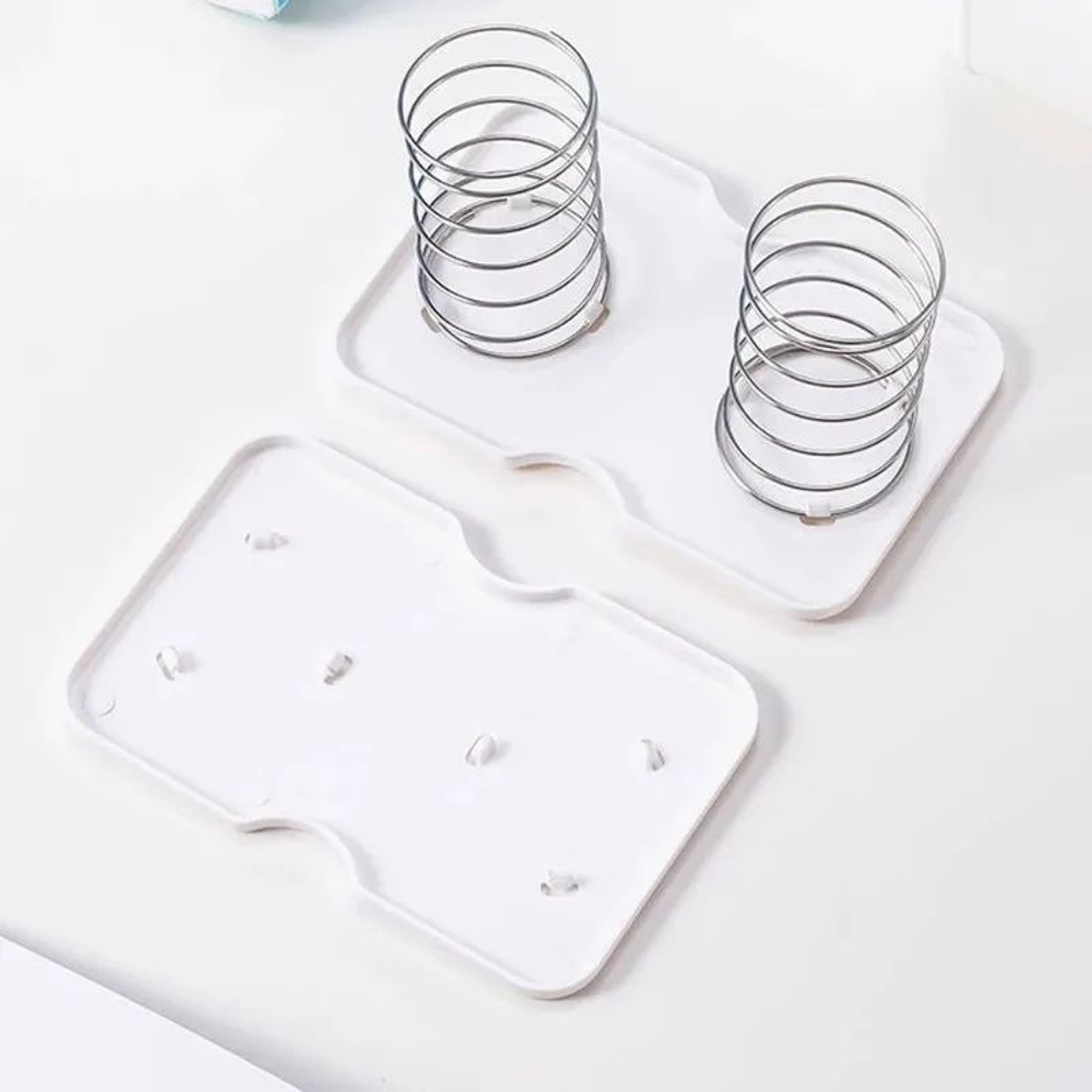 Spring Loaded Tissue Box Holder With Automatic Lift 3