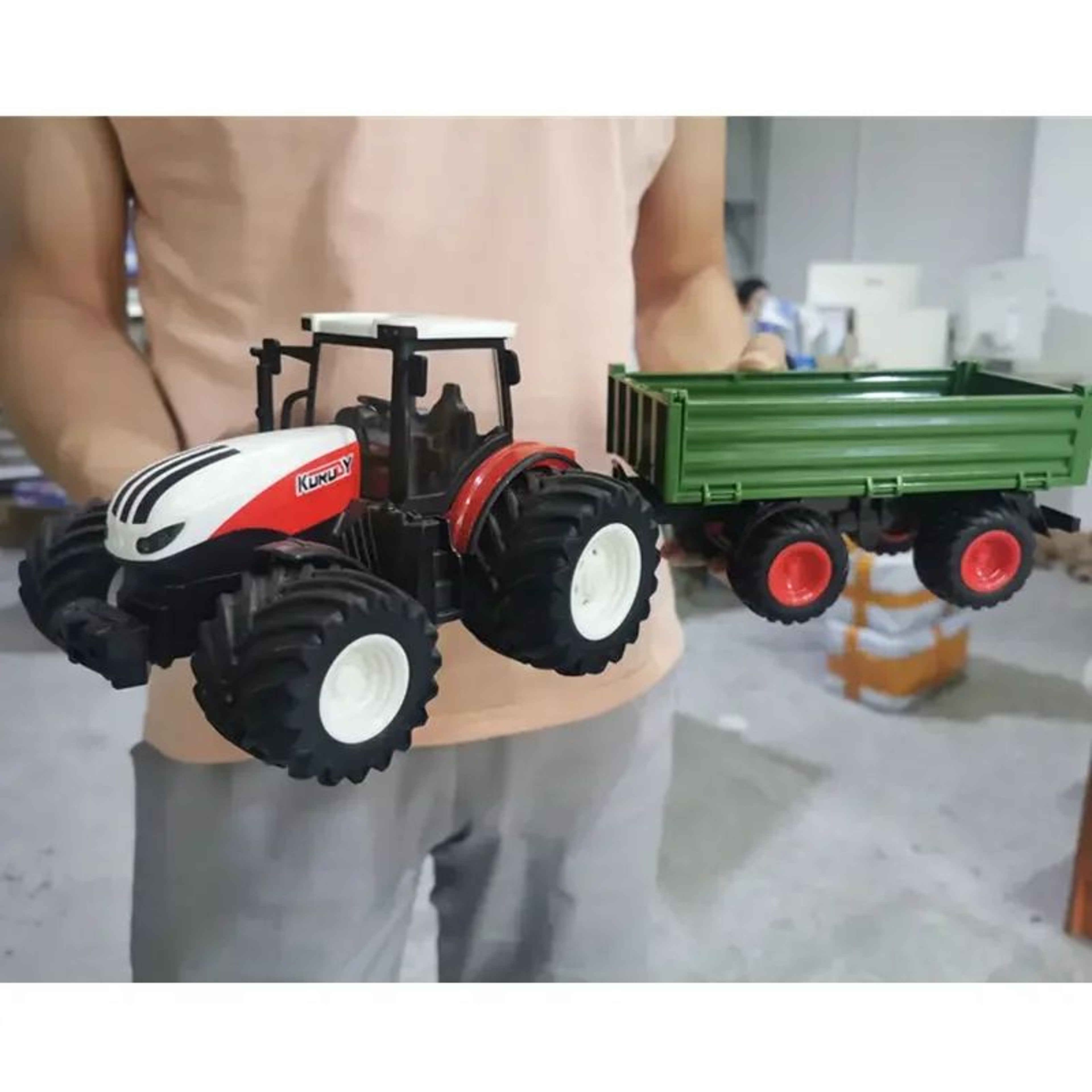 24G RC Farm Tractor And Trailer Toy Set 2