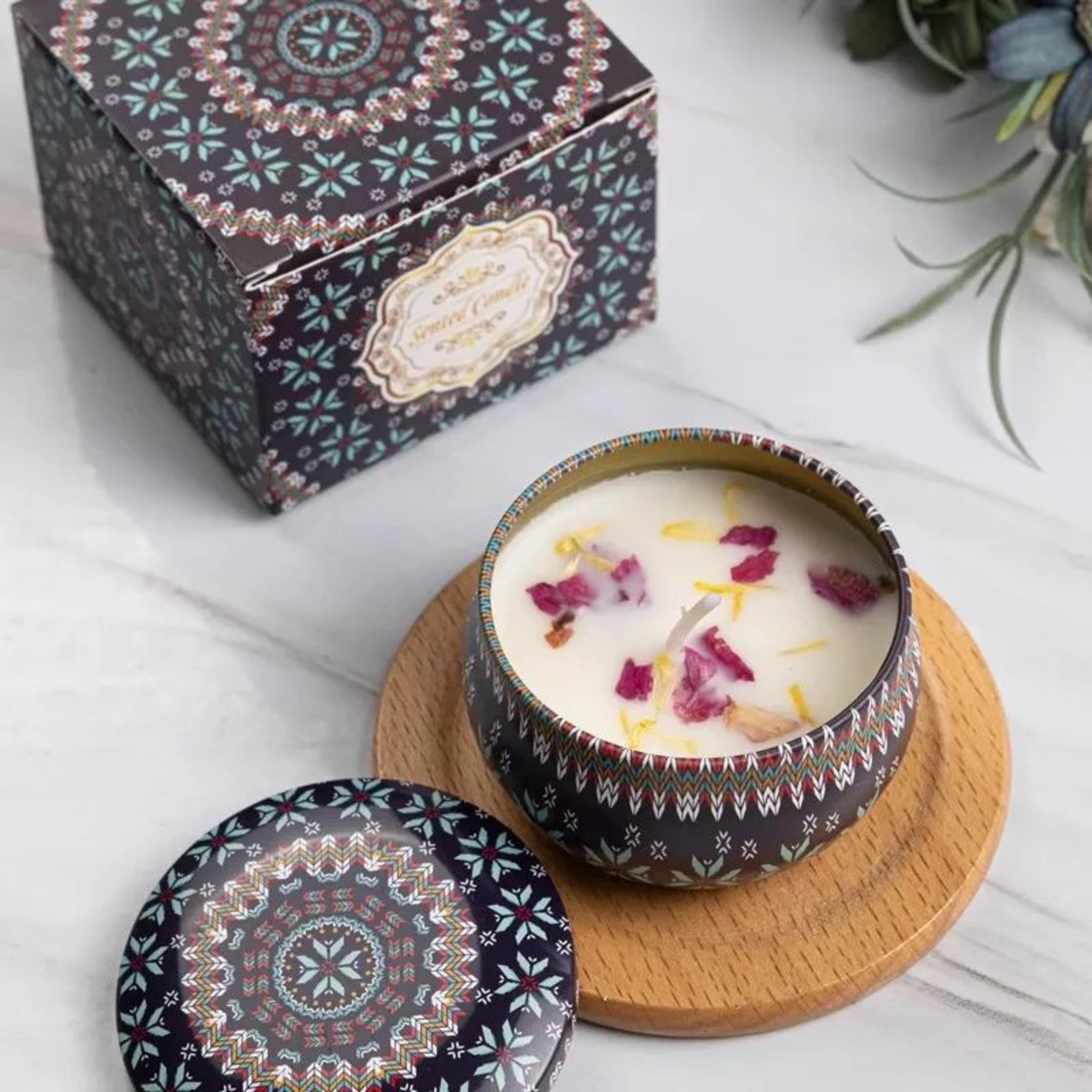 Vintage Soy Wax Scented Candle Jar With Floral Fragrance 2