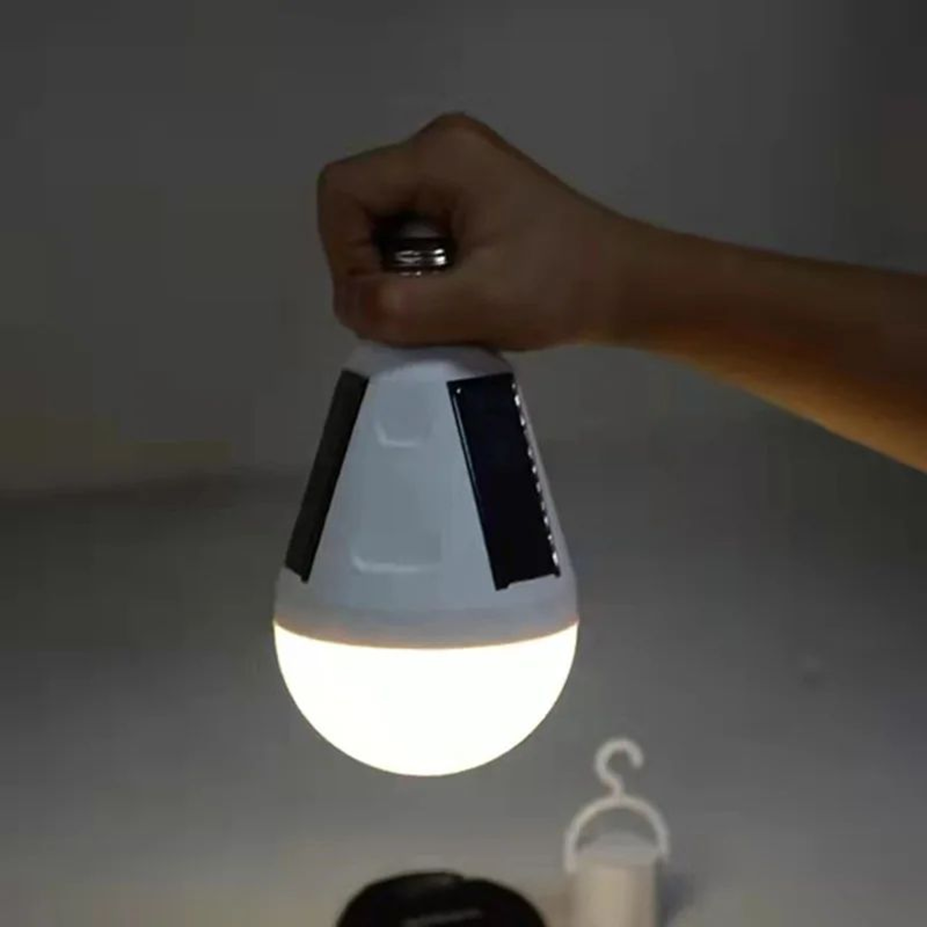 Rechargeable E27 Solar Emergency LED Bulb 3