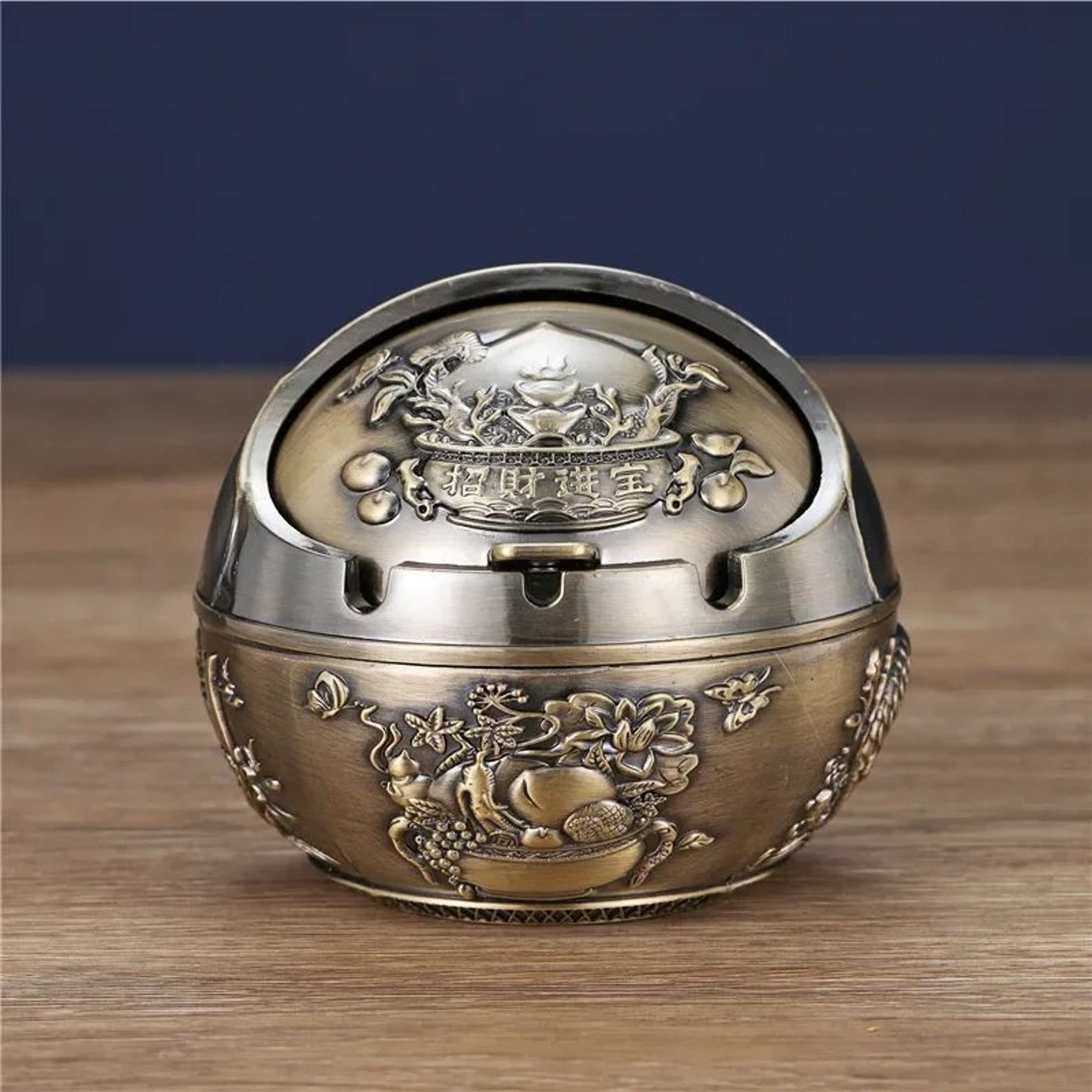 Creative Ashtray With Lid For Home And Living Room 5