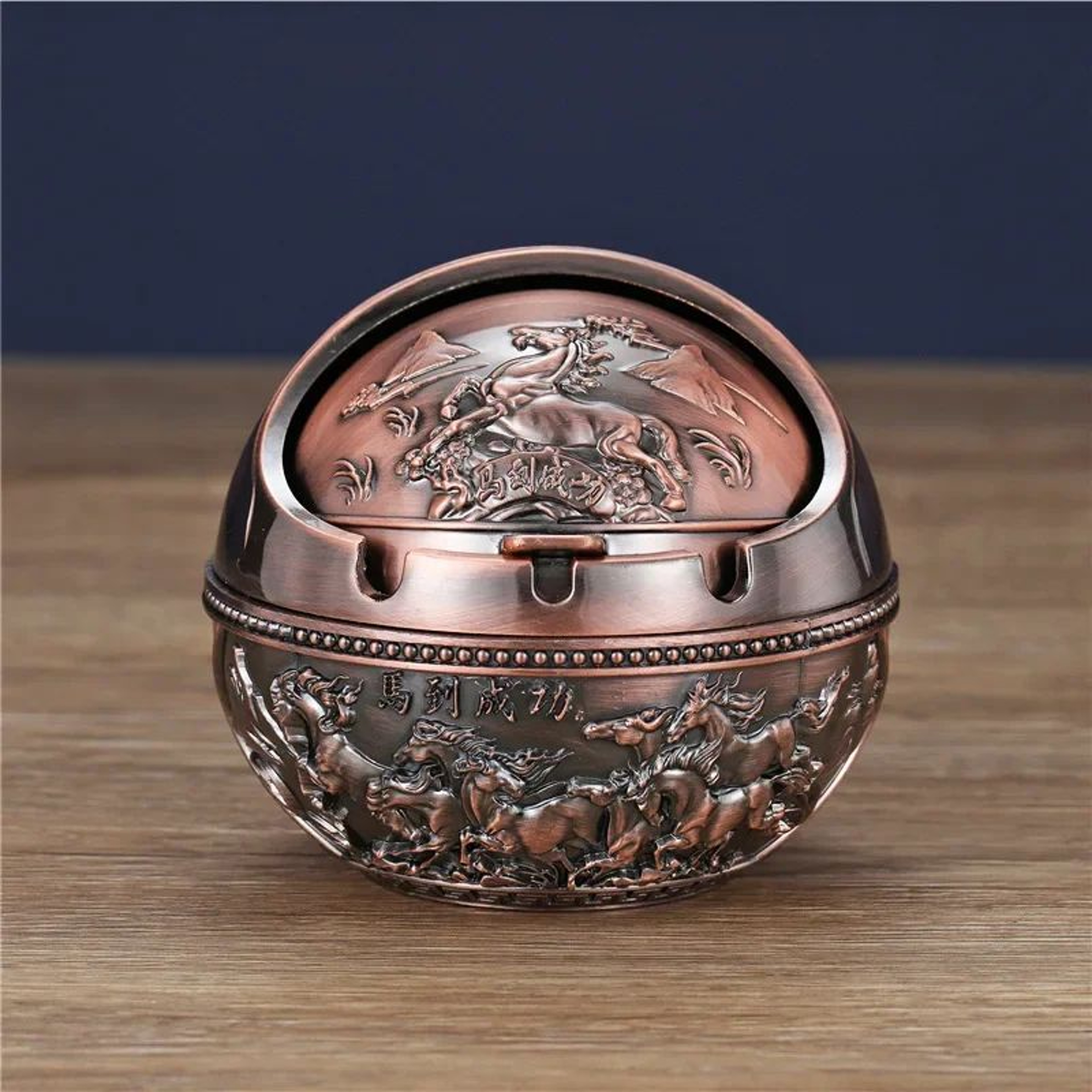 Creative Ashtray With Lid For Home And Living Room 10