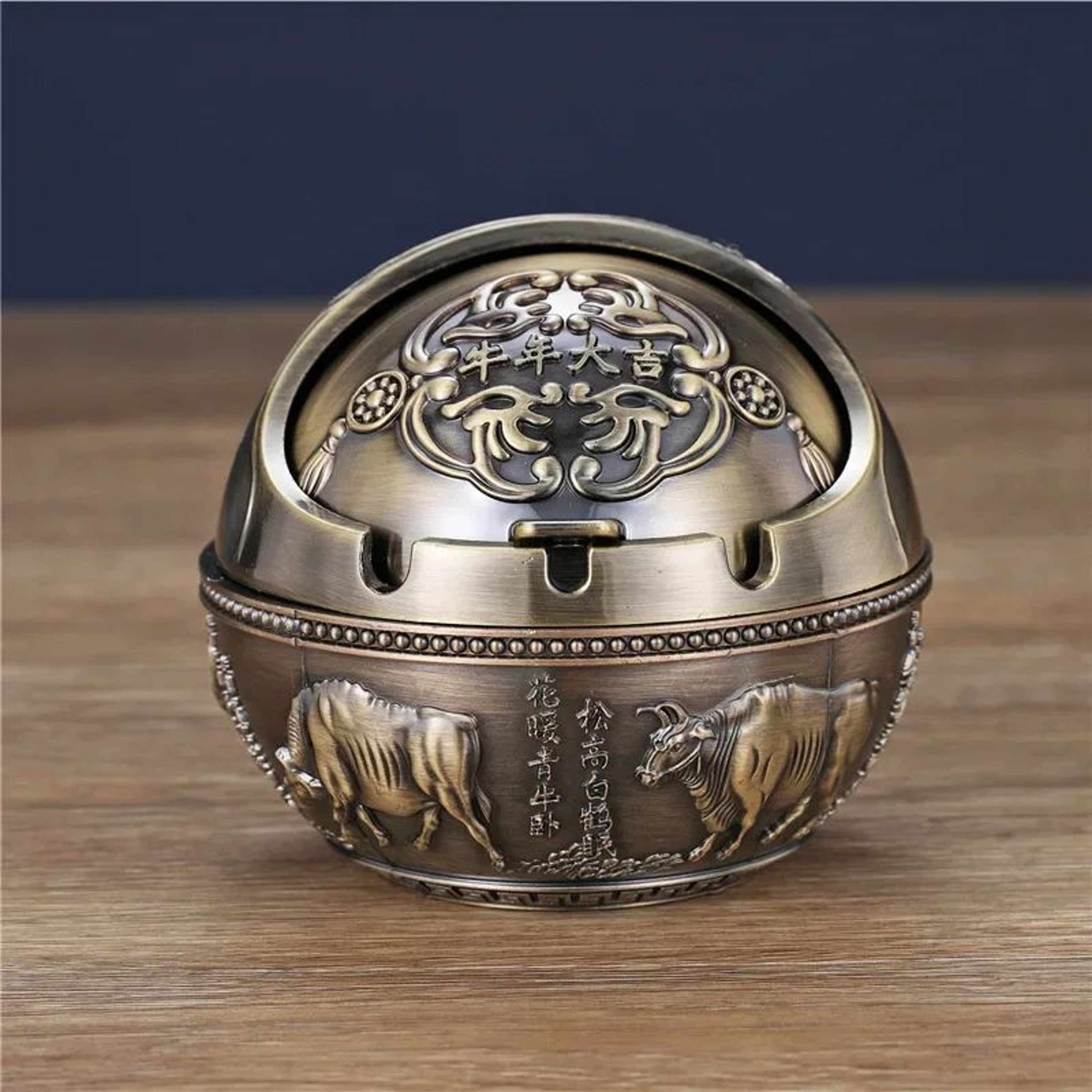 Creative Ashtray With Lid For Home And Living Room 20