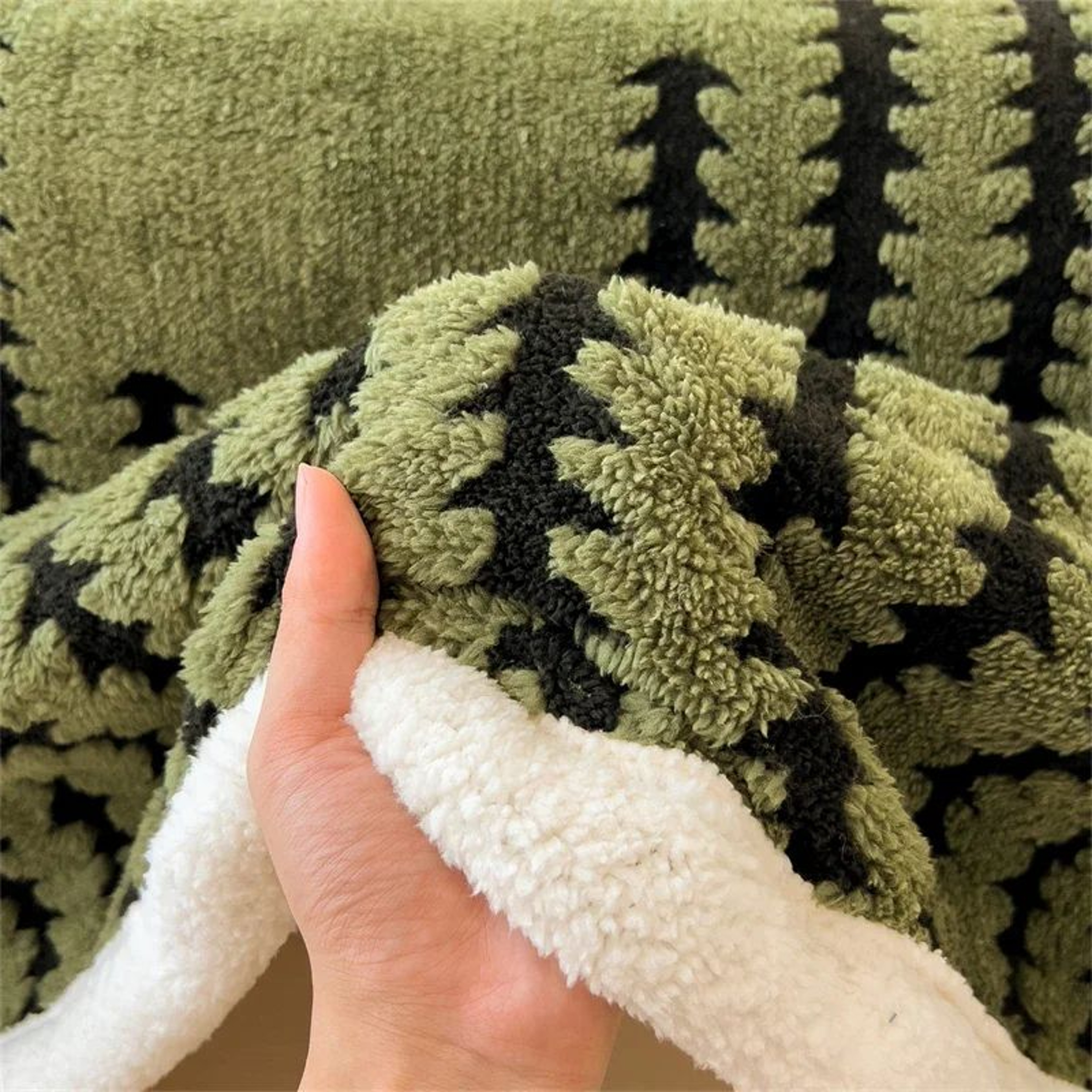 Super Thick Flannel Queen Size Soft Warm Cozy Blanket 4