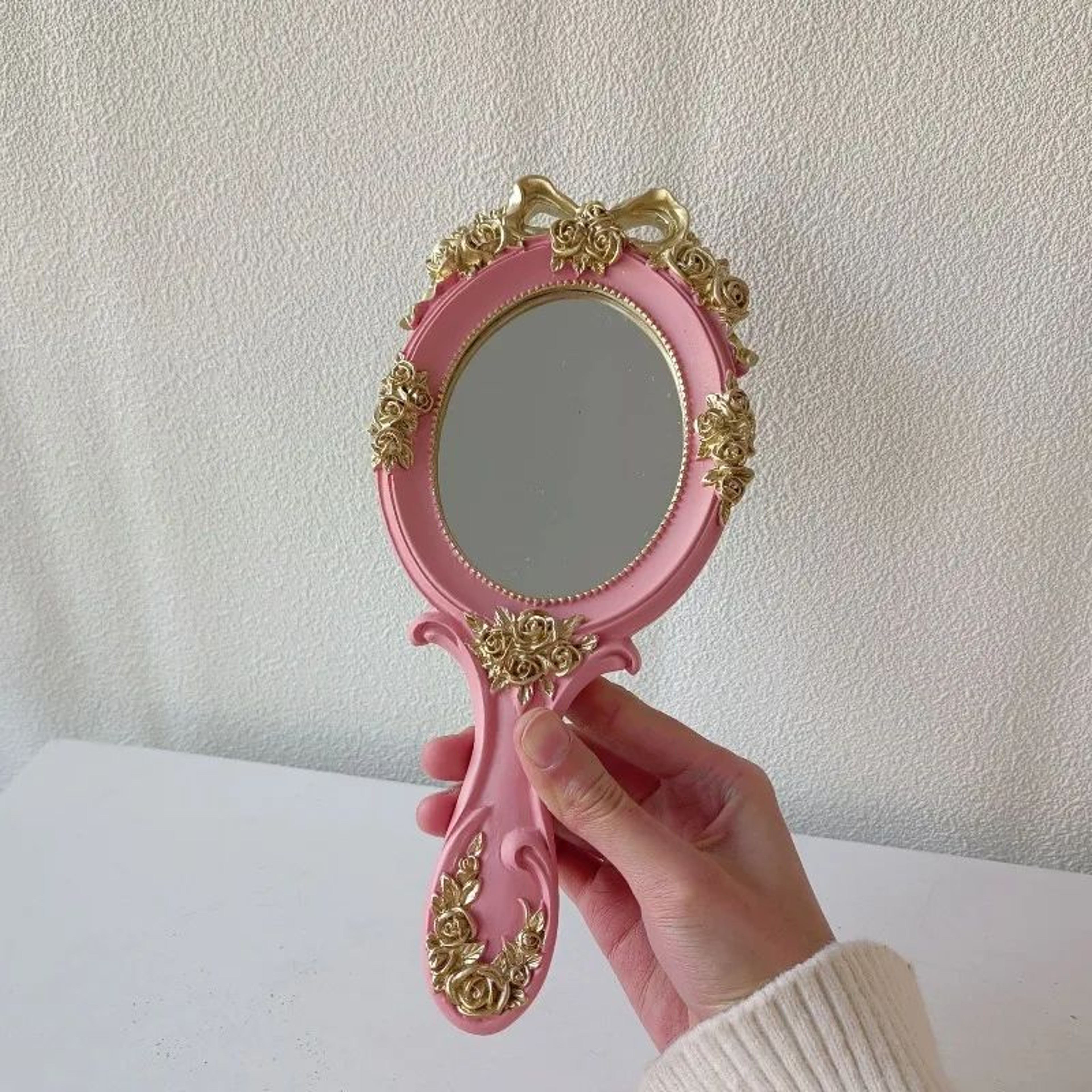 European Retro Baroque Oval Handheld Makeup Mirror 1