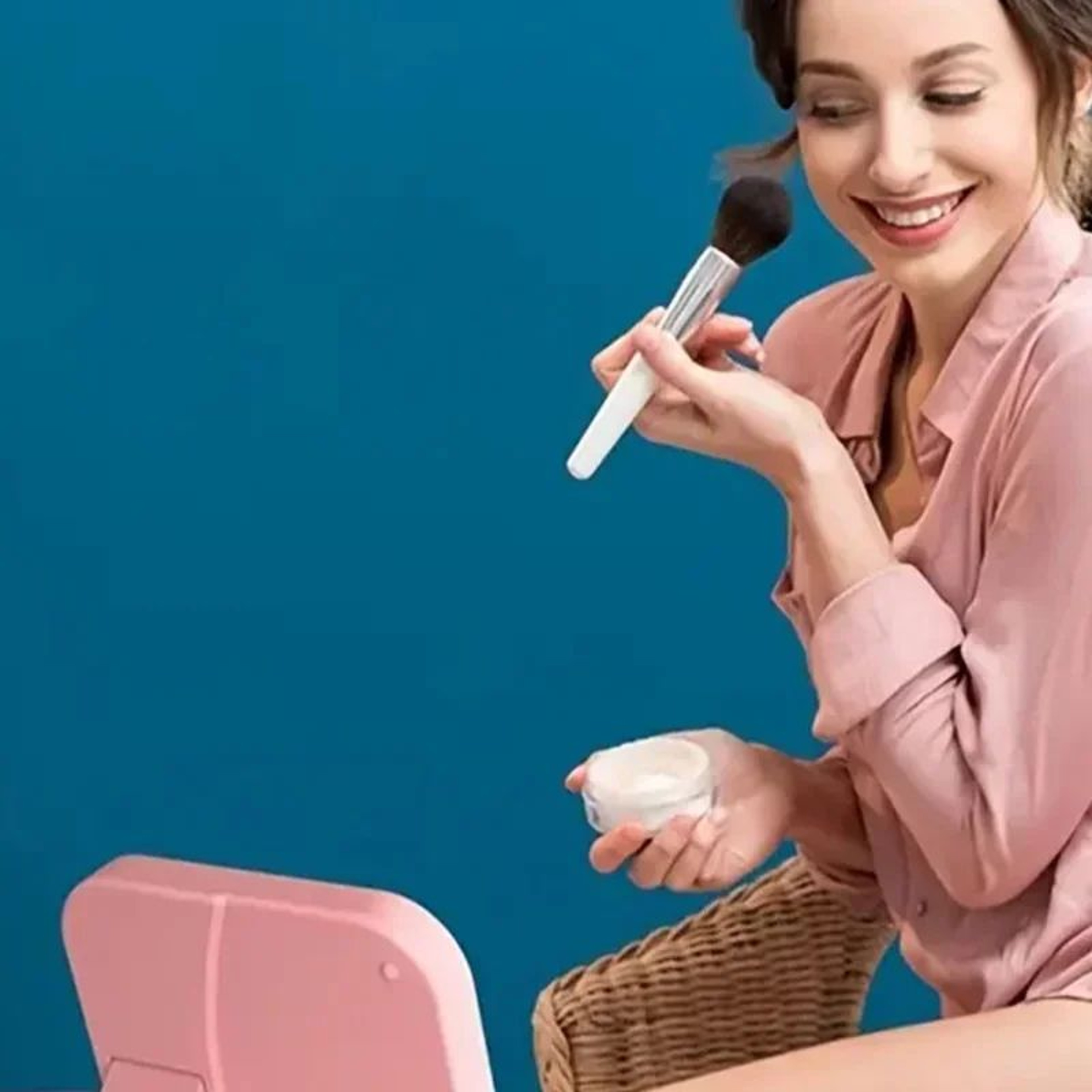 LED Vanity Makeup Mirror With Touch Dimming And USB Charging 4
