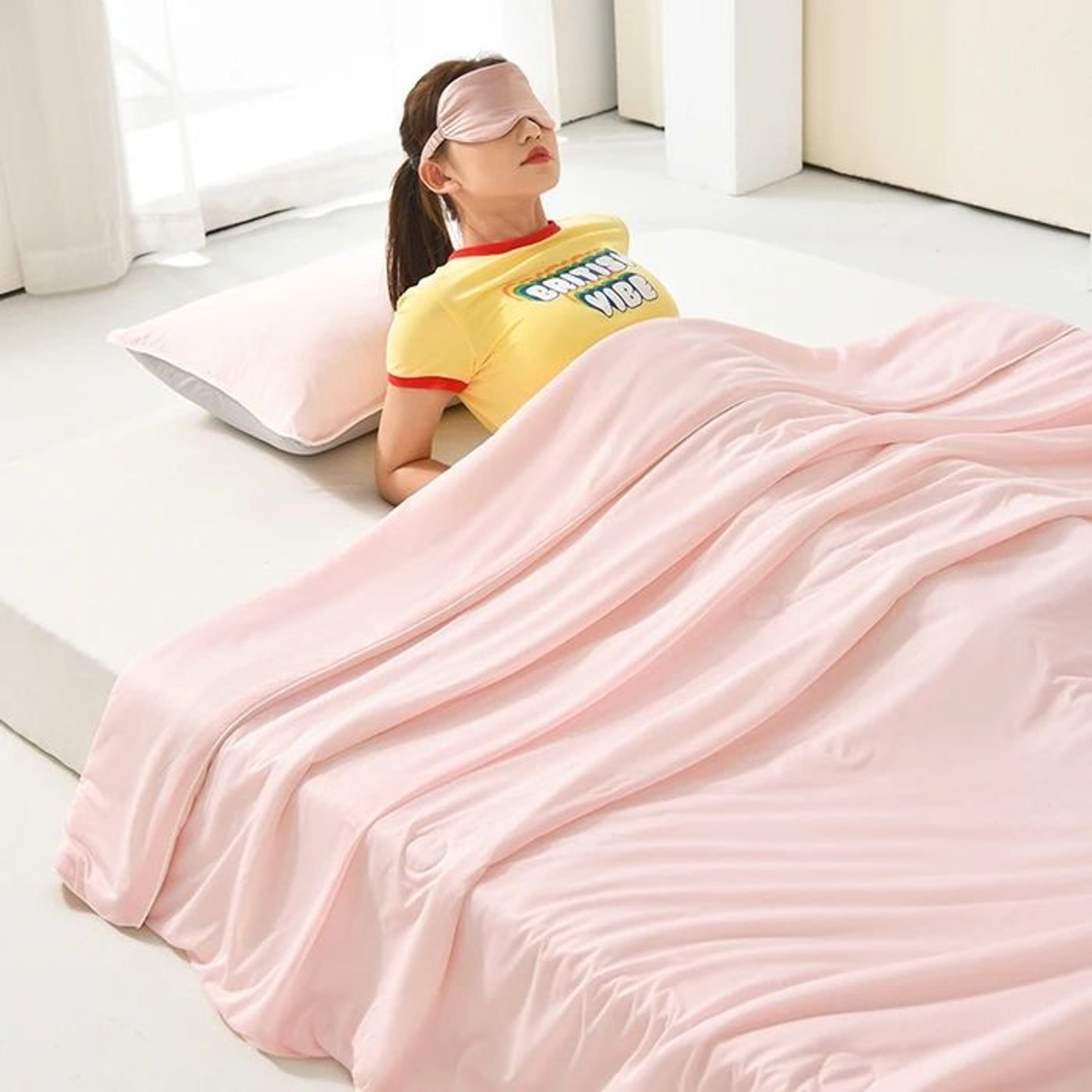 Ice Silk Lightweight Summer Cooling Comforter Blanket 13