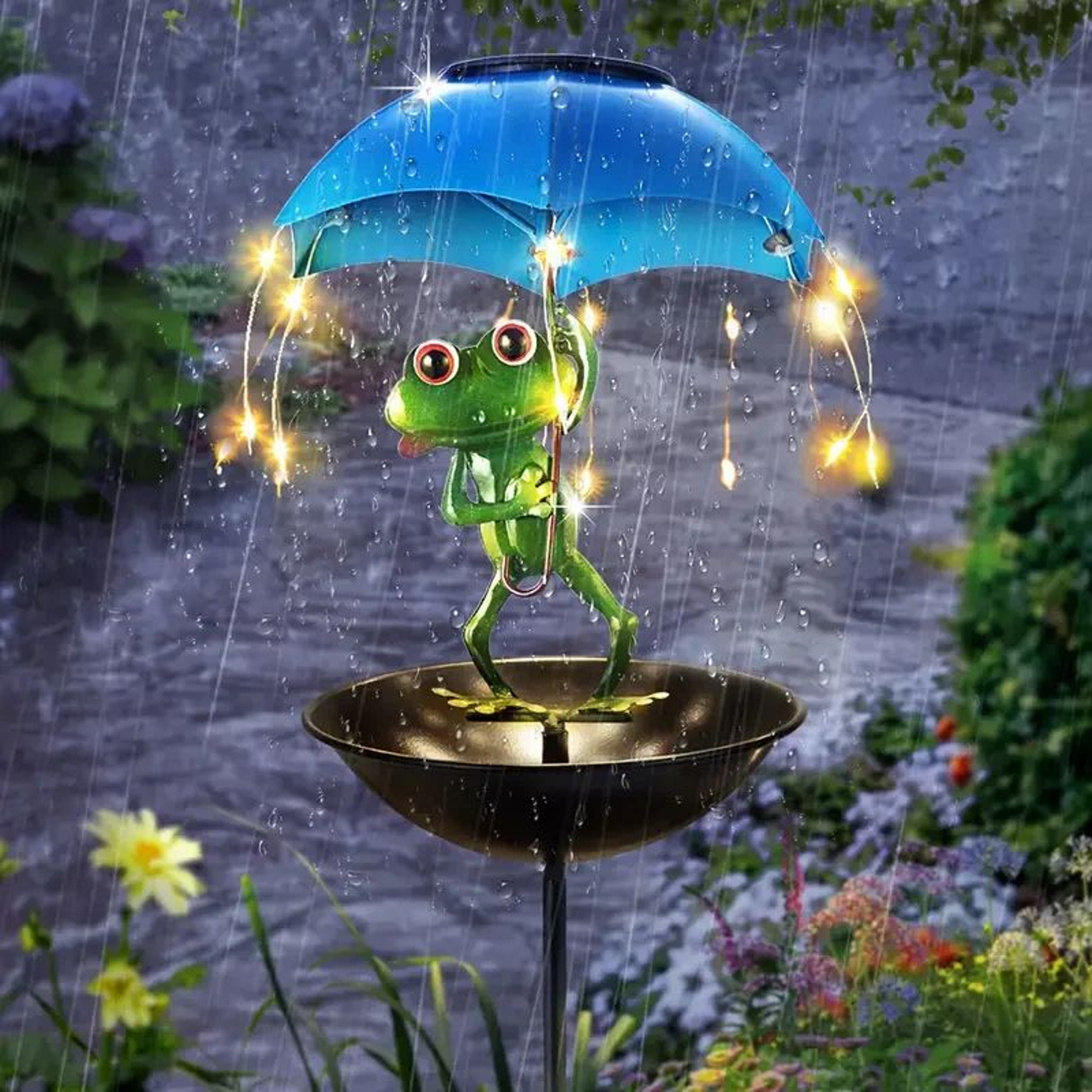 Solar Frog Statue Light With Bird Feeder 2