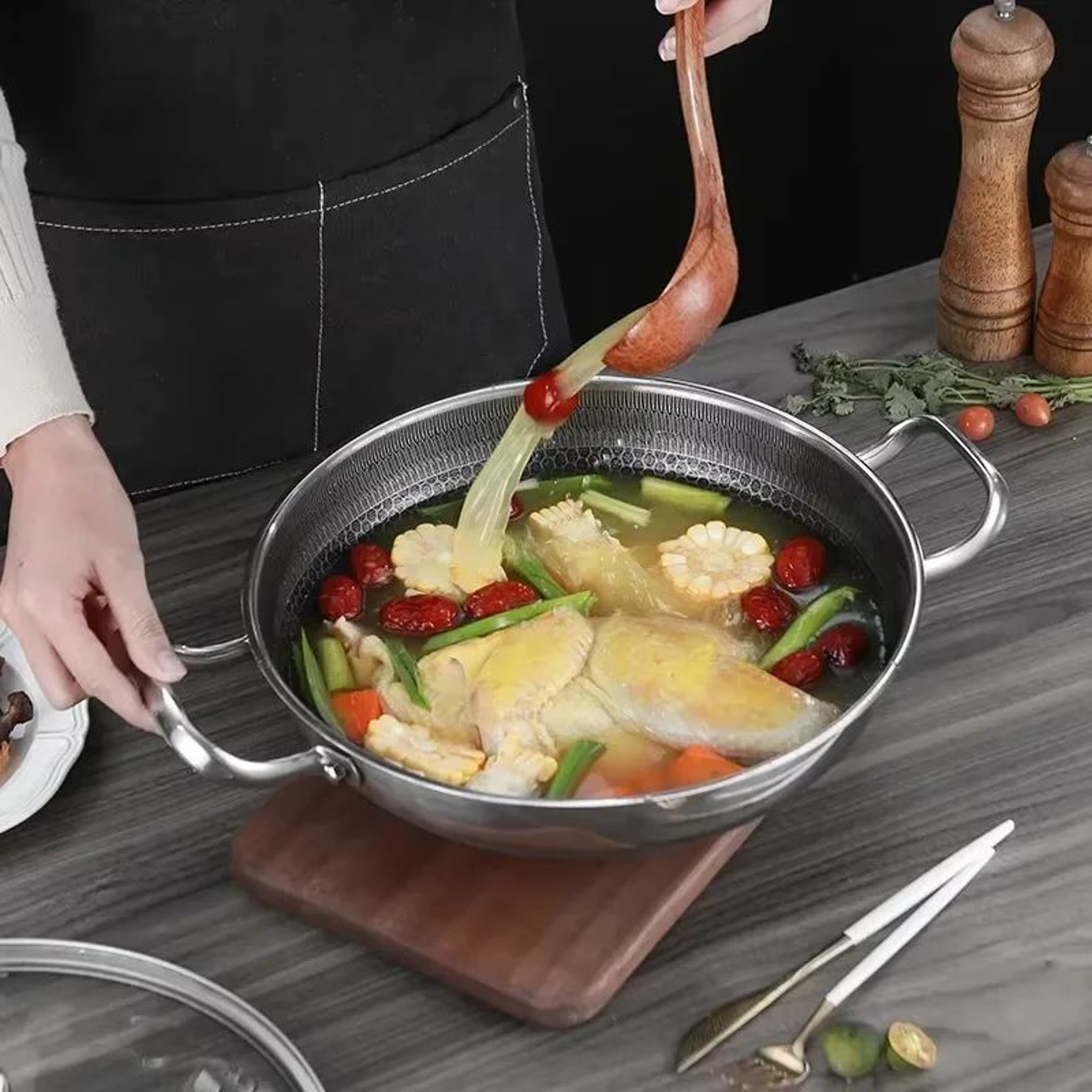 32cm 304 Stainless Steel Honeycomb Nonstick Frying Pan 4