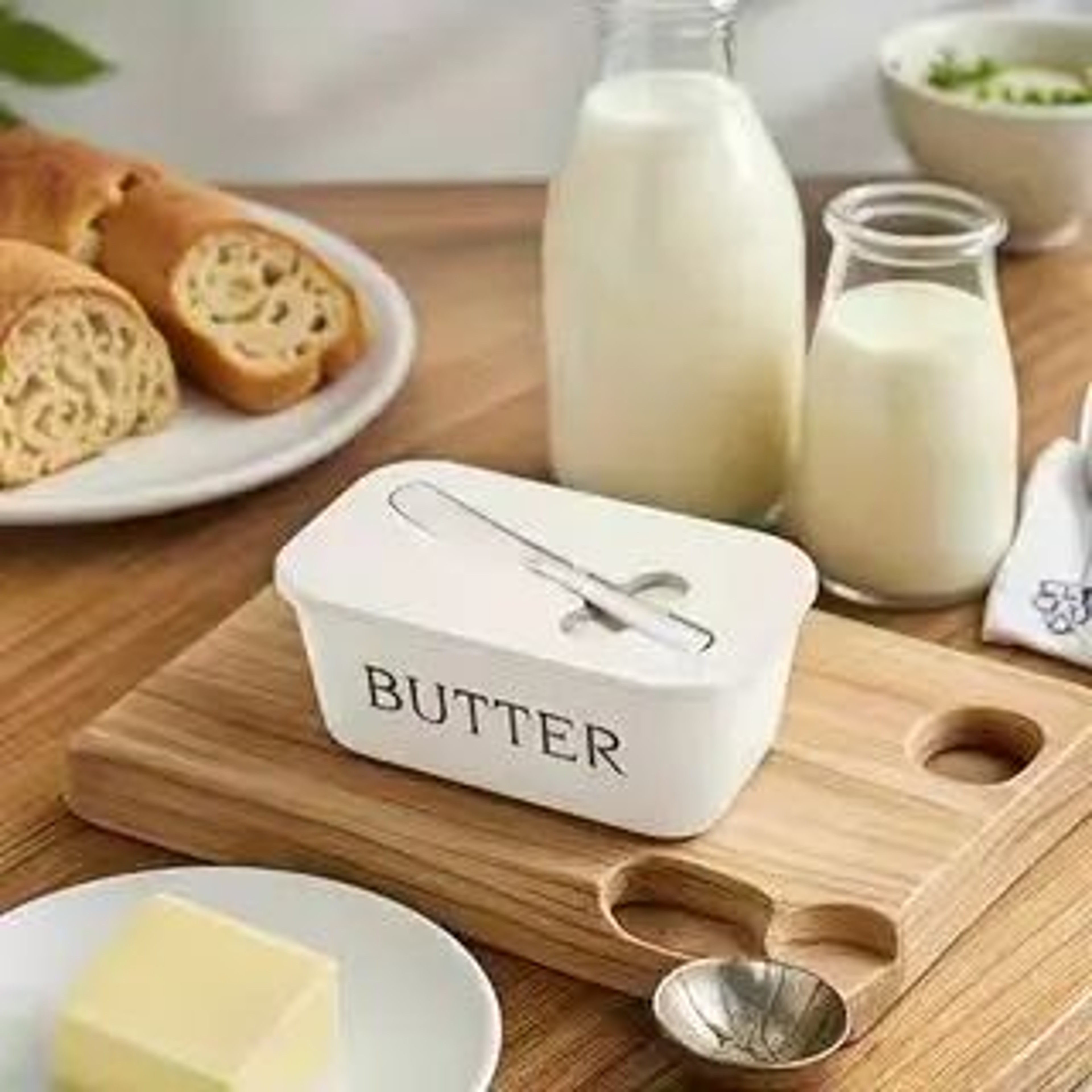Large Capacity Butter And Cheese Storage Box With Knife 5