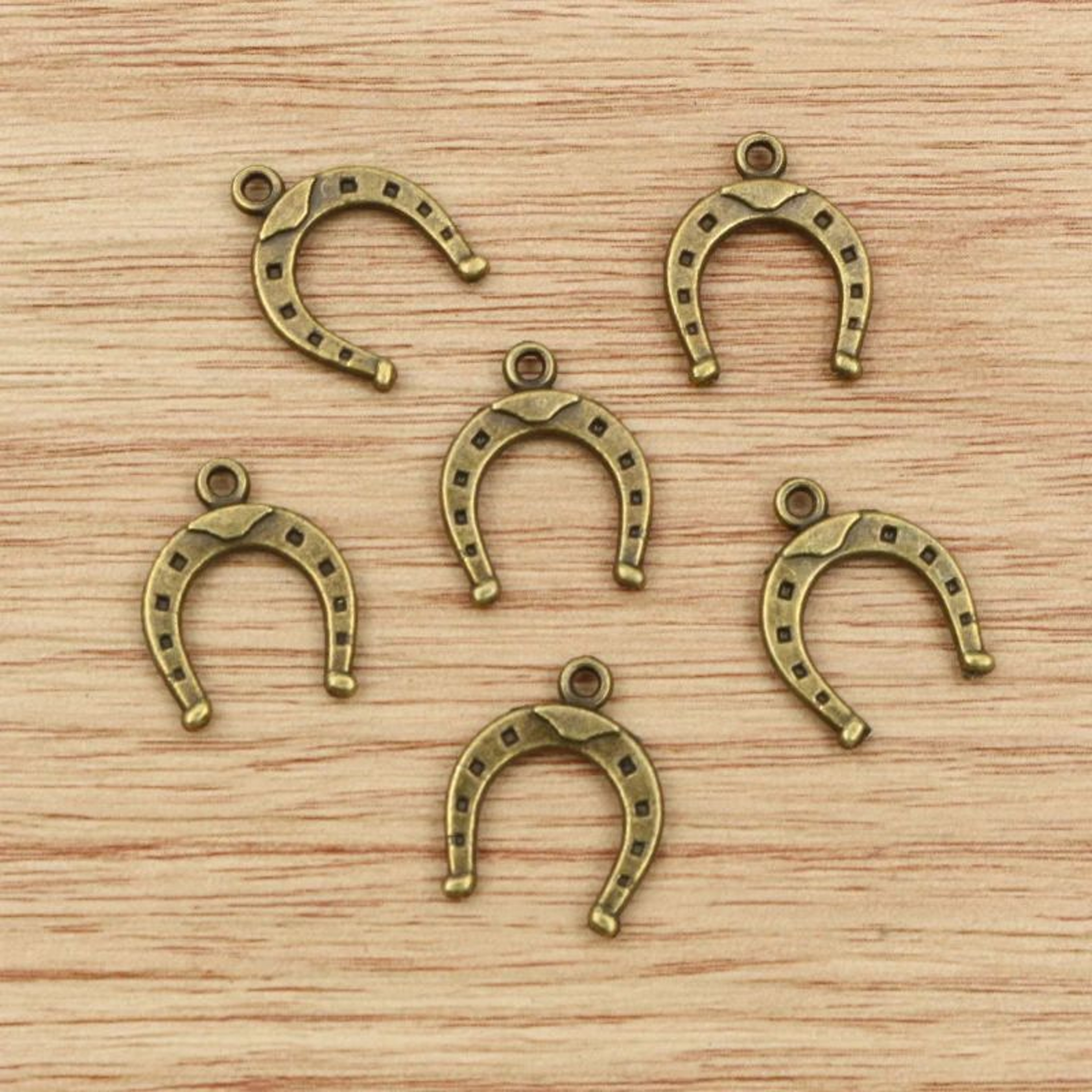 30pcs Vintage Lucky Horseshoe Charms For DIY Jewelry Making 1