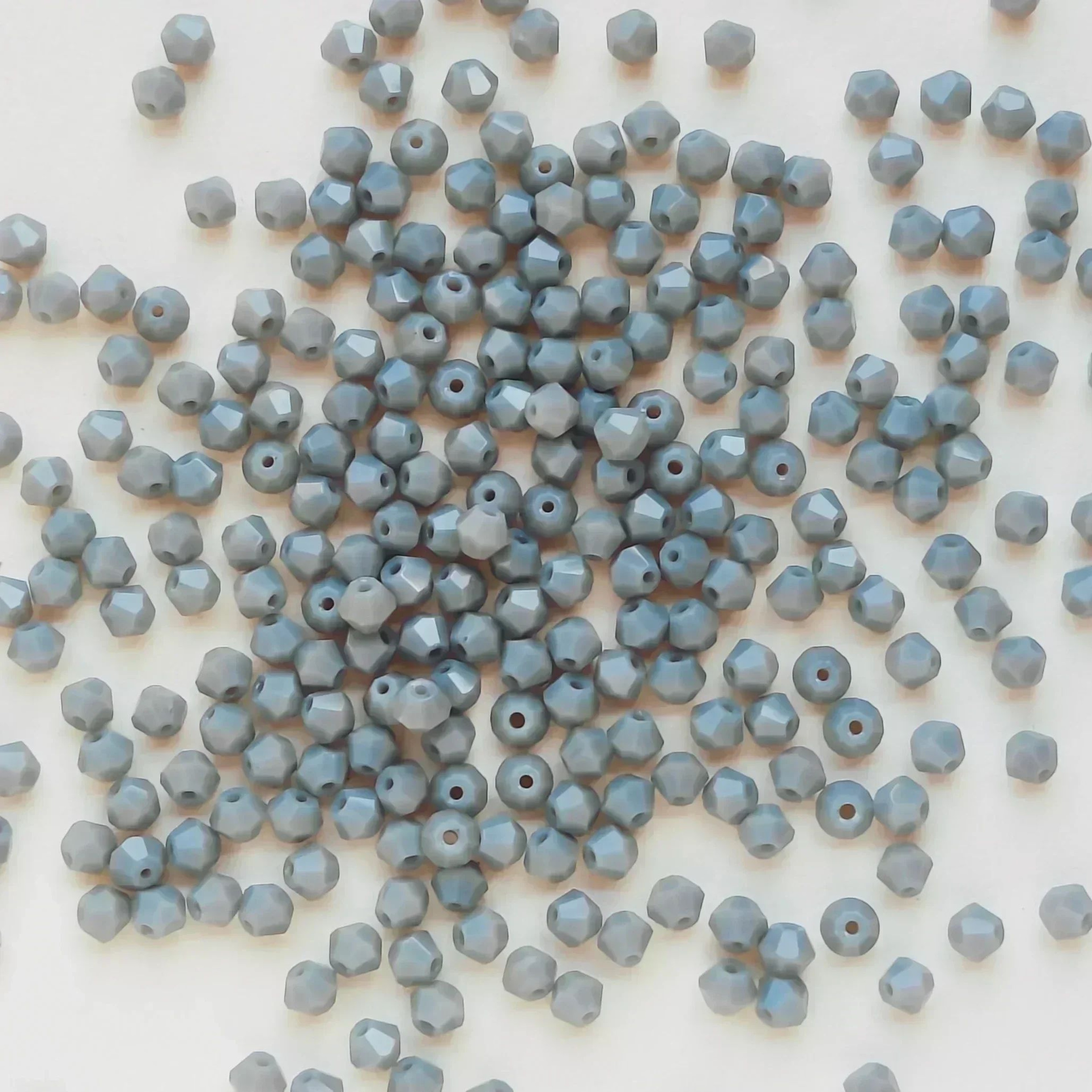 100pcs 4mm Shiny Faceted Bicone Crystal Beads For DIY Jewelry 17