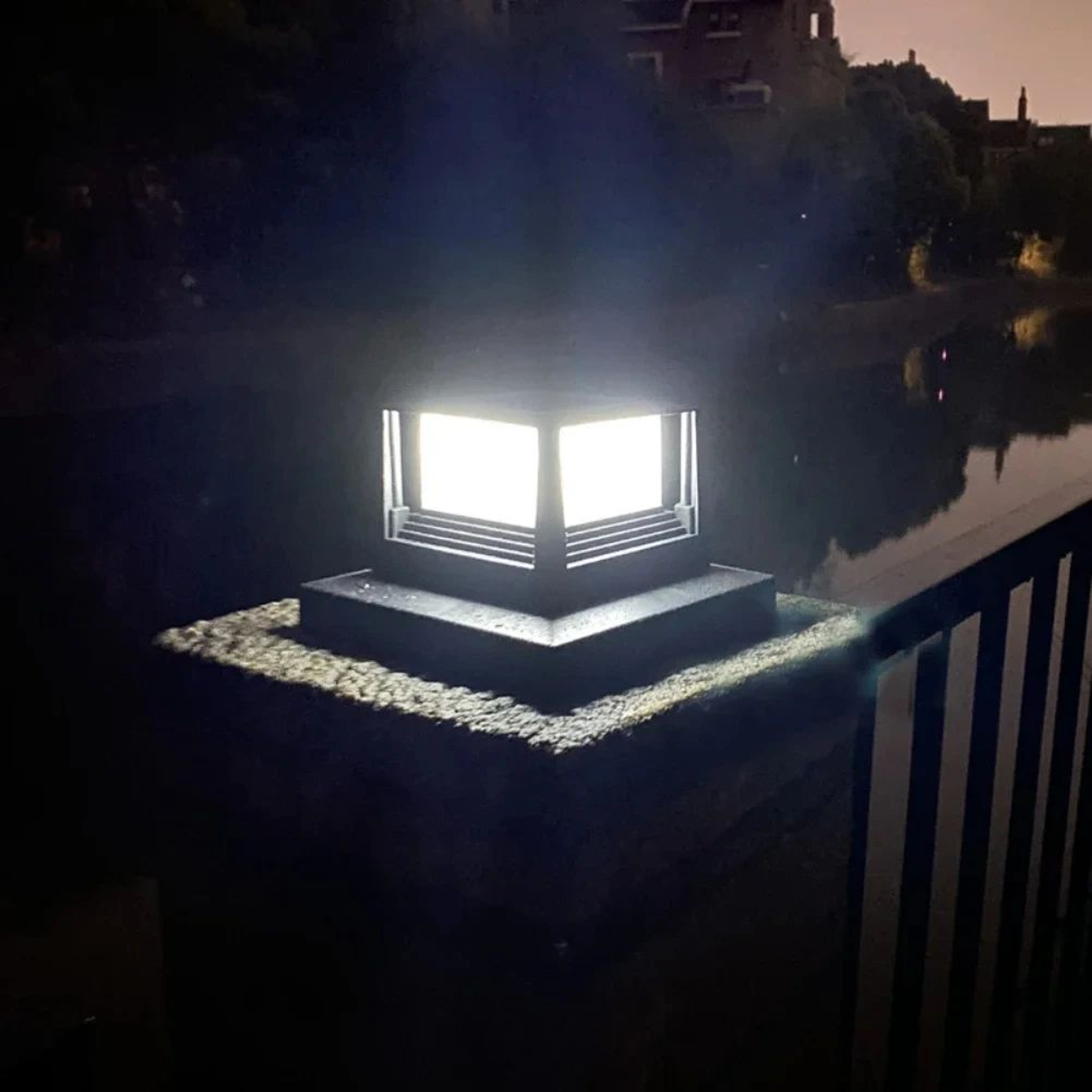 HOMEFISH Waterproof Solar LED Fence Post Cap Light For Gardens 3